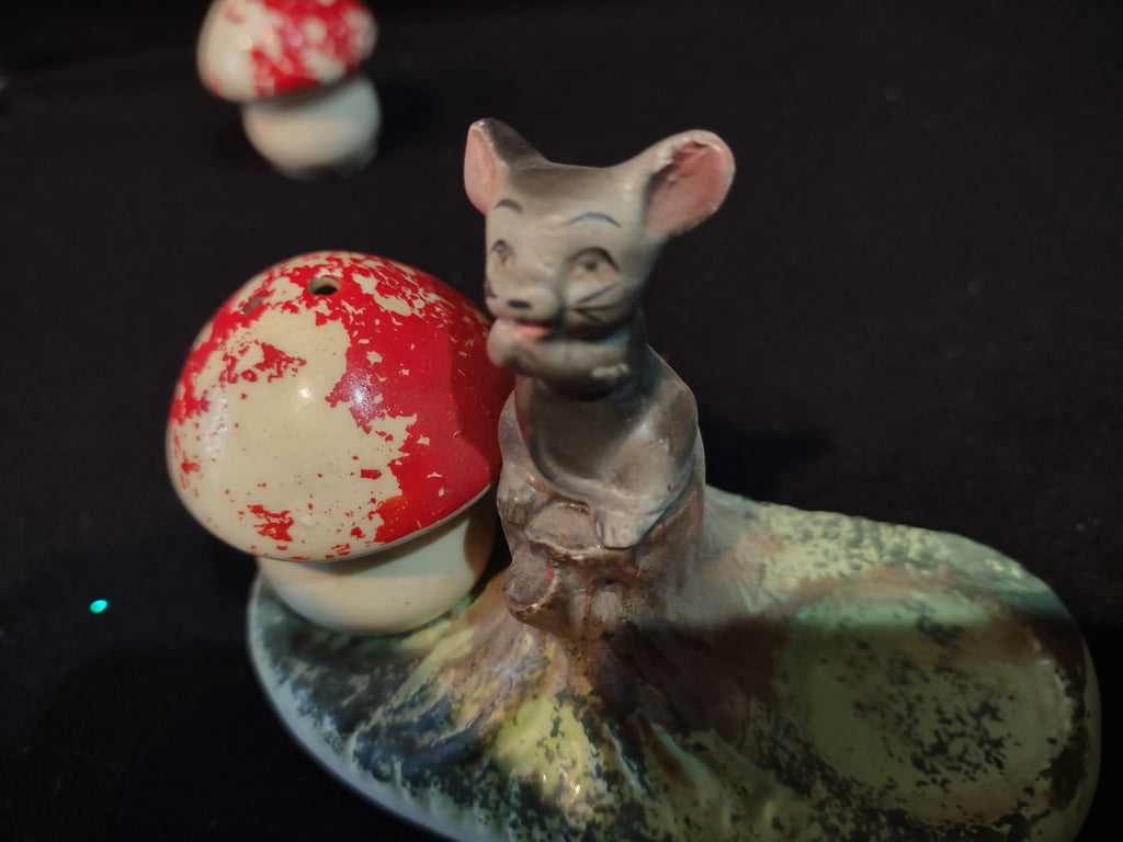 Vintage Ceramic Salt and Pepper Shaker Mouse Mice Mushrooms IMPERFECT (lot 5372)