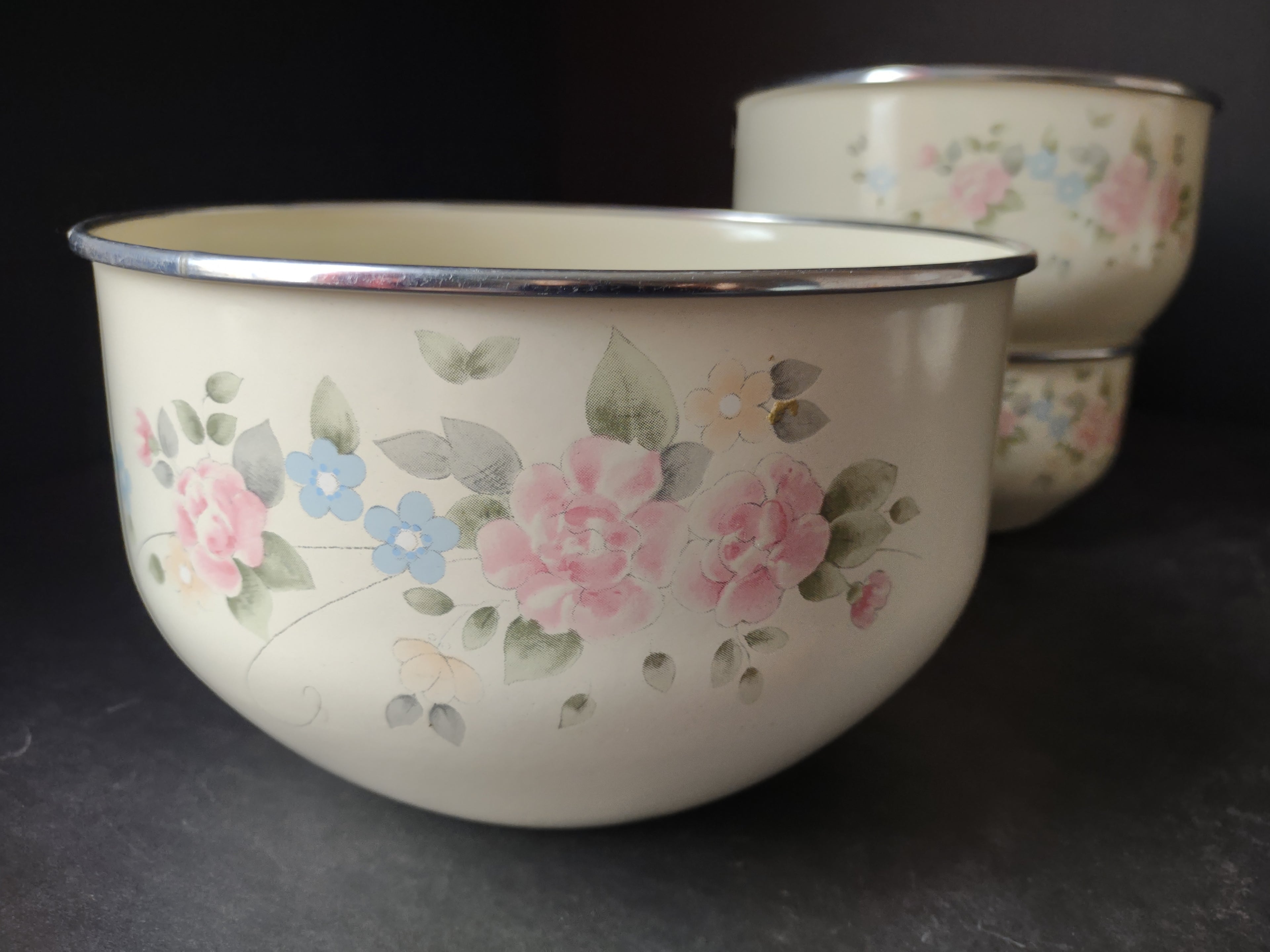 Set of 3 Enameled Mixing Bowls Pink Flowers NO Lids (lot 5310)