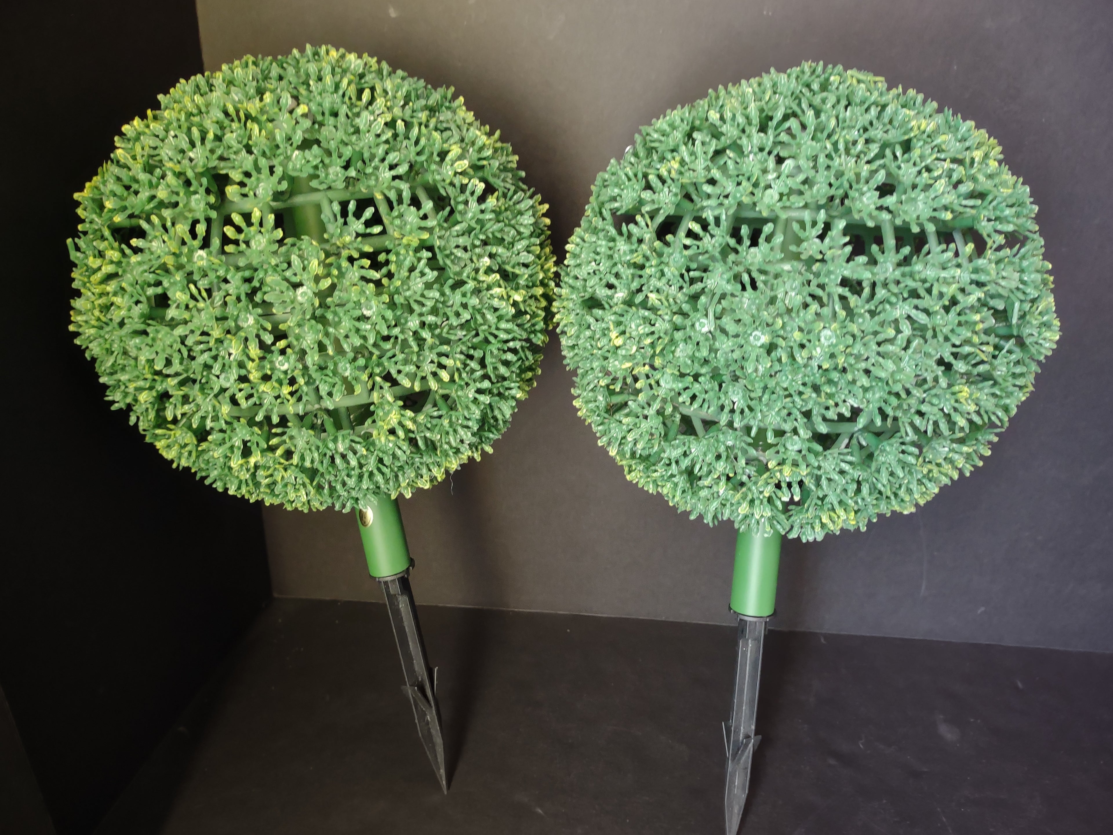 Set of 2 Artificial Green Shrub on Stake 8" (lot 1626)