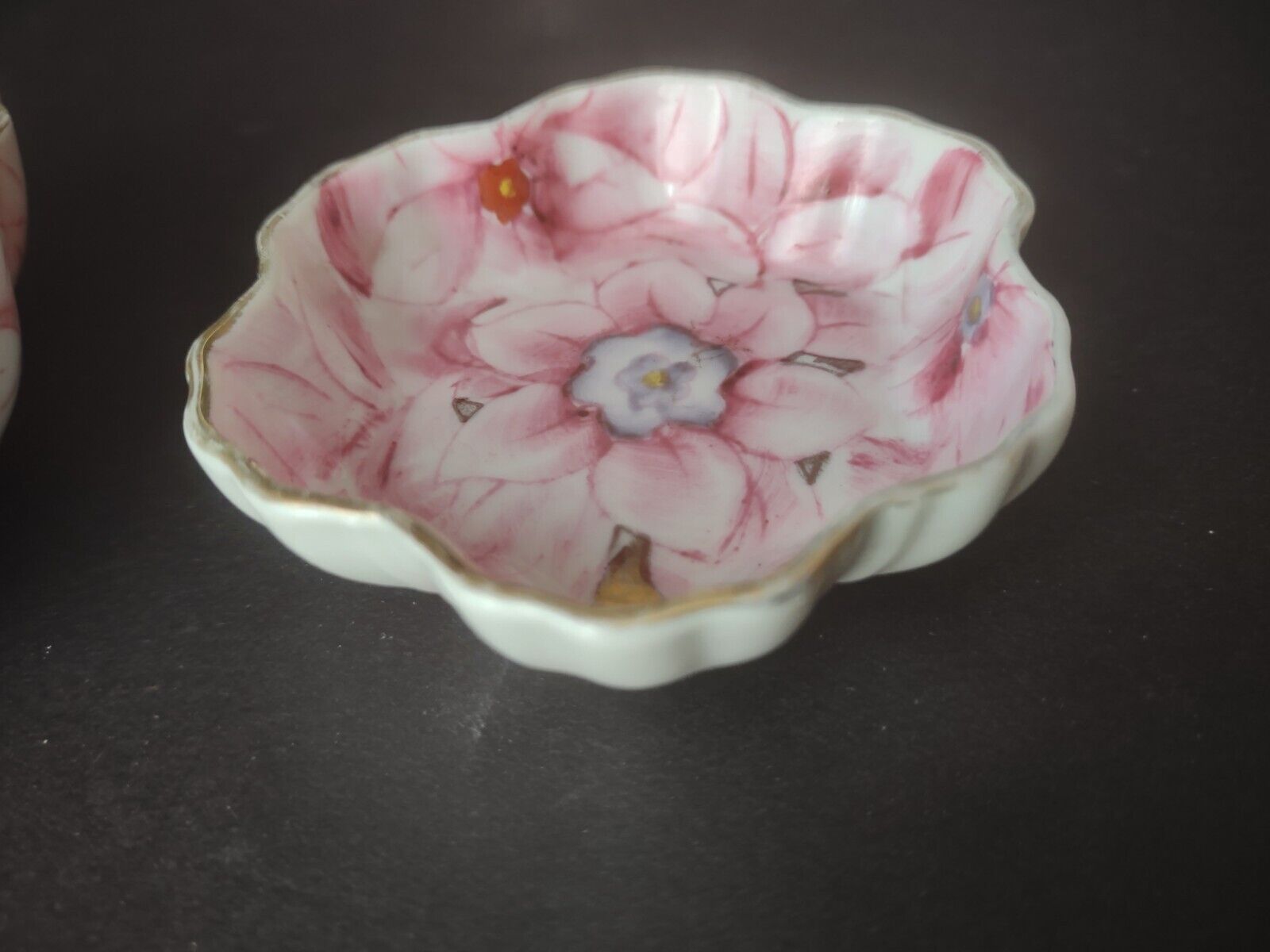 Set Ardalt Japan Lenwile China Pink Flower Gold Trim Trinket Dish (lot 471)
