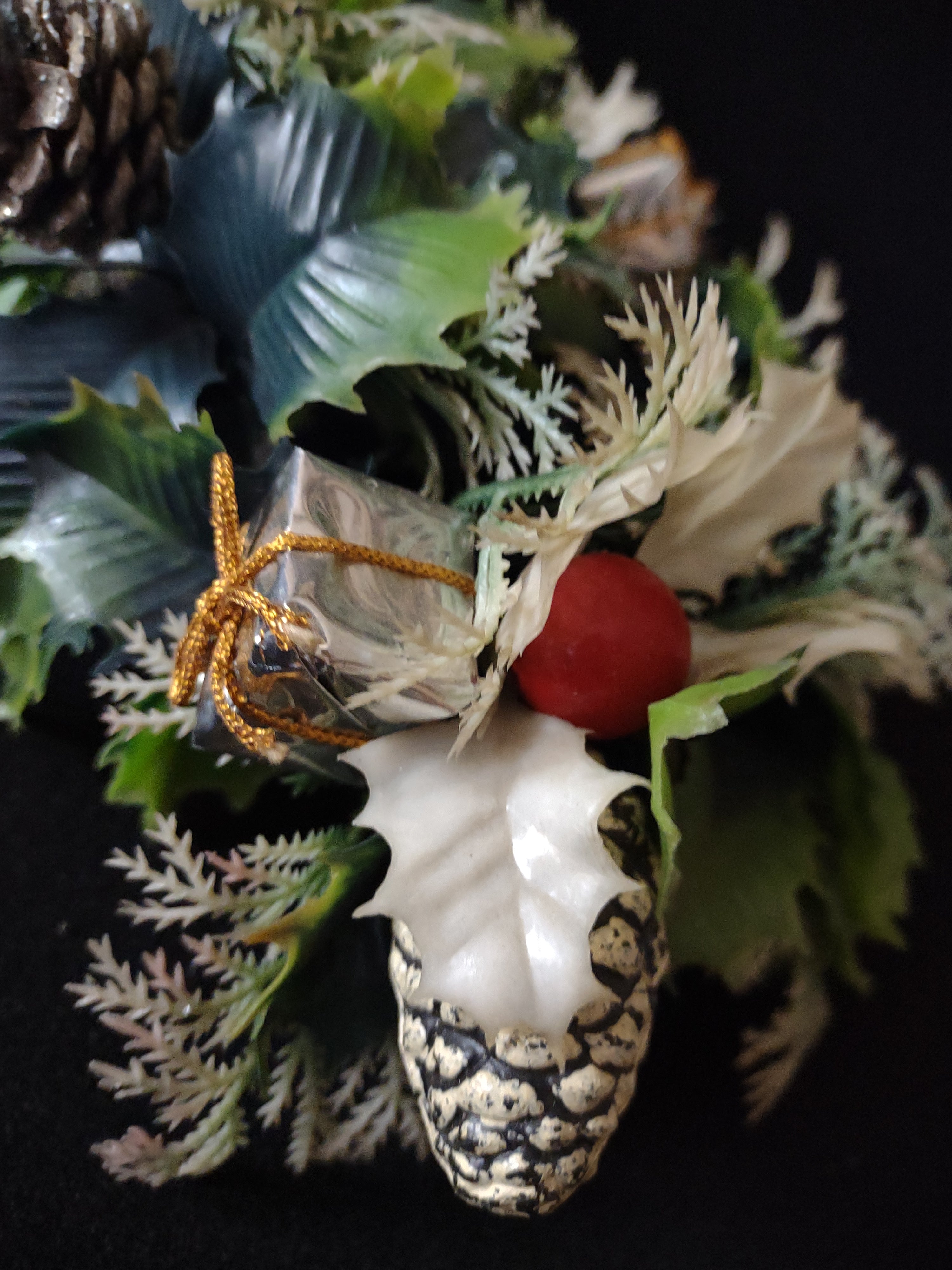 Vintage 2 Plastic Candle Rings Greenery Pine Cone Gifts Berries (Lot 4781)