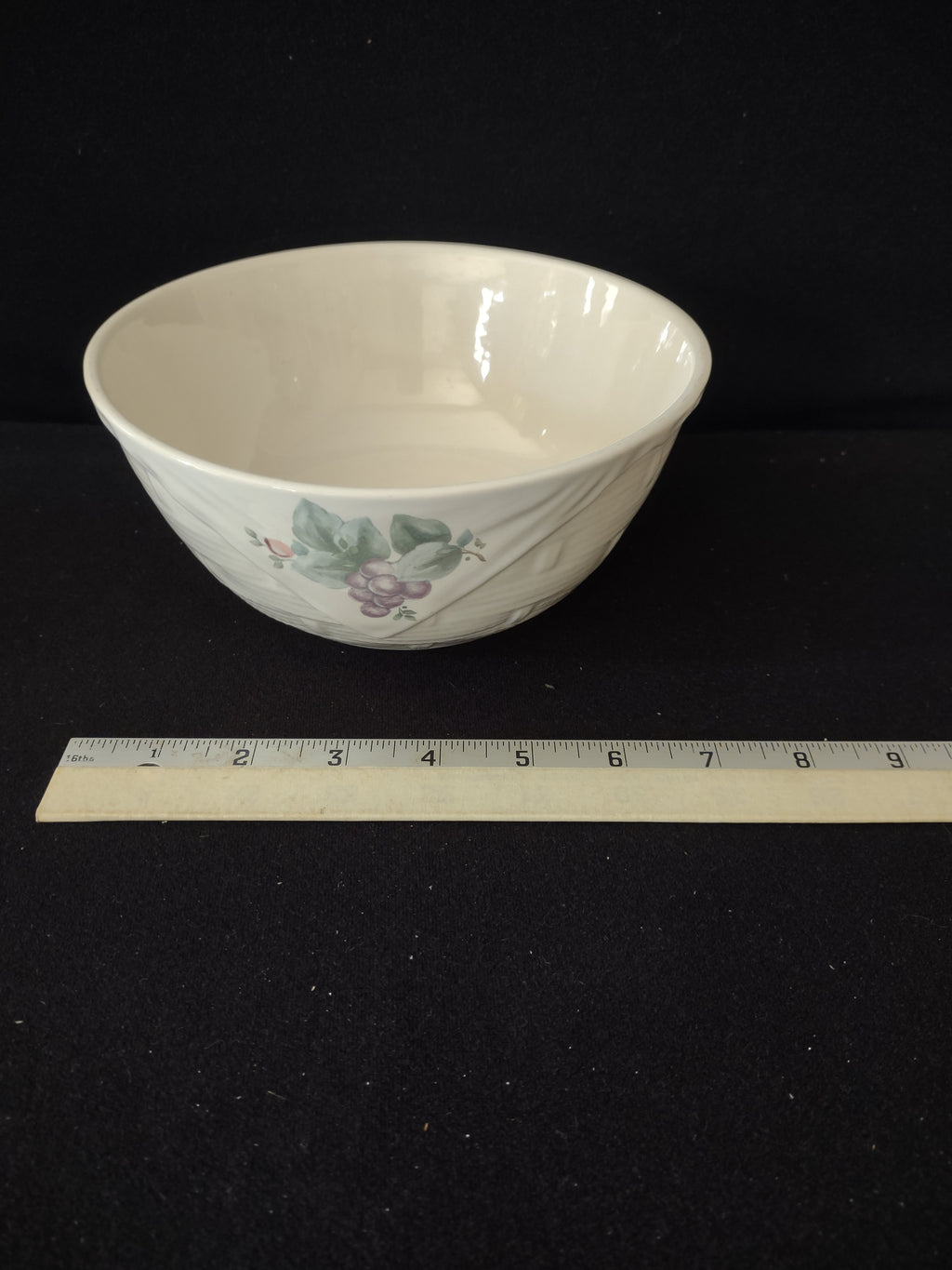 Grapevine Pfaltzgraff Basket Weave Pattern Bowl Grapes Roseberry Leaf (Lot 3875
