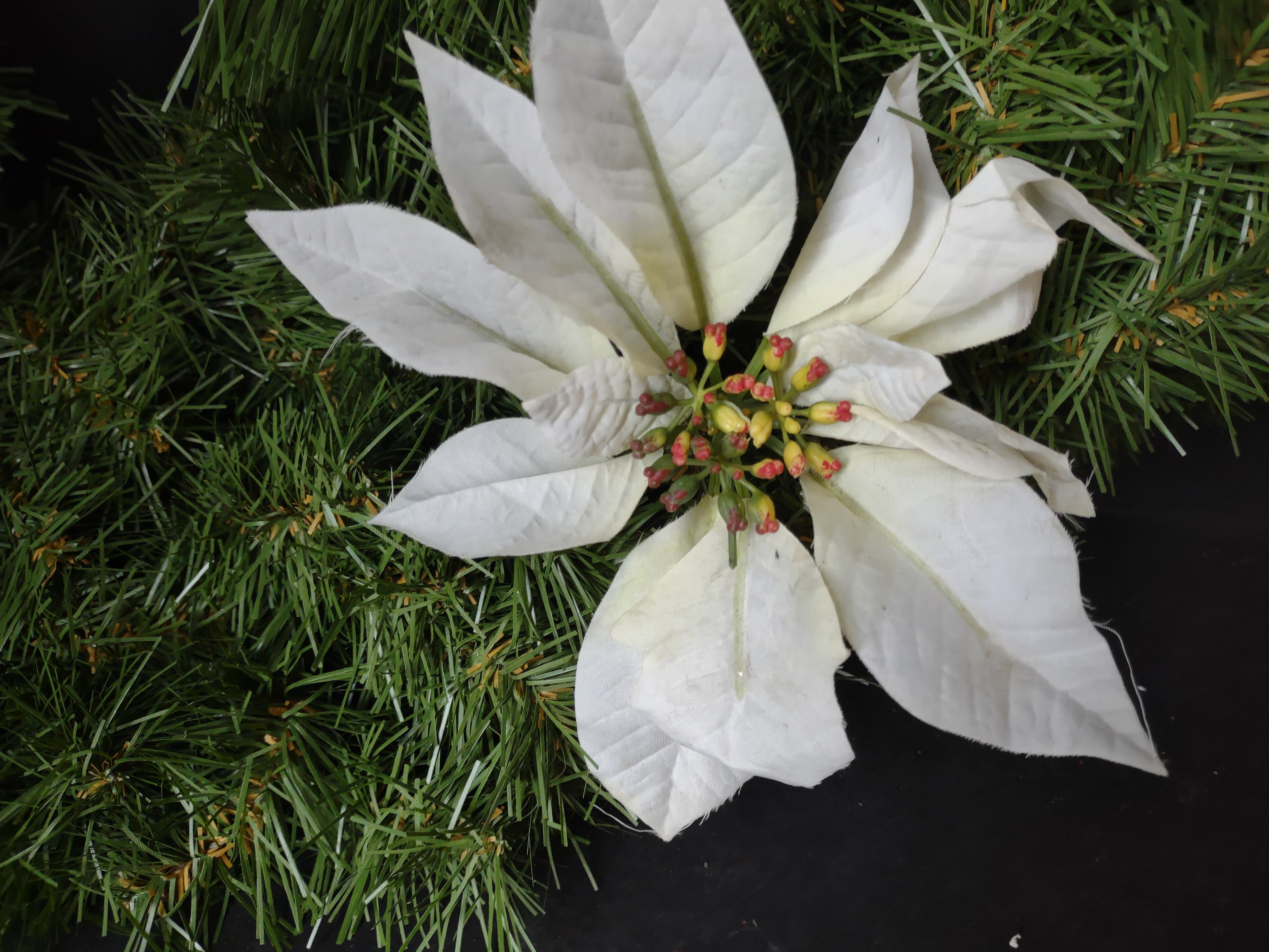 Vintage Christmas Artificial Green Wreath 26" (lot 3332)