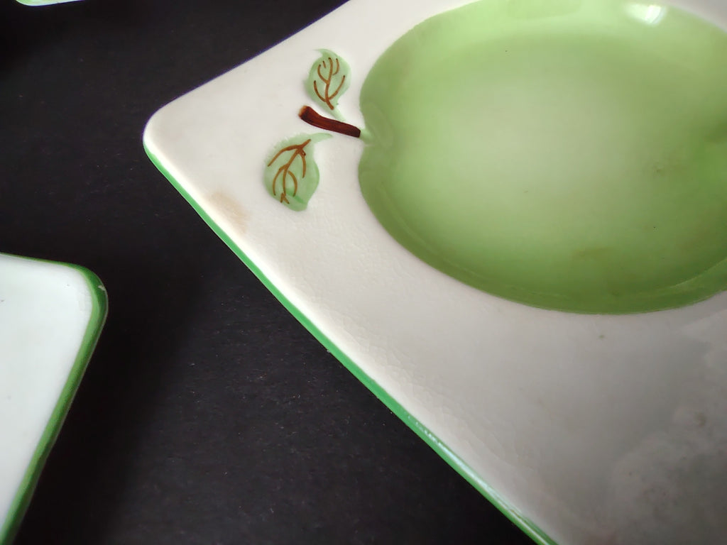 England Chelsea Set of 4 Small Square plates Apple Design (lot 1132)