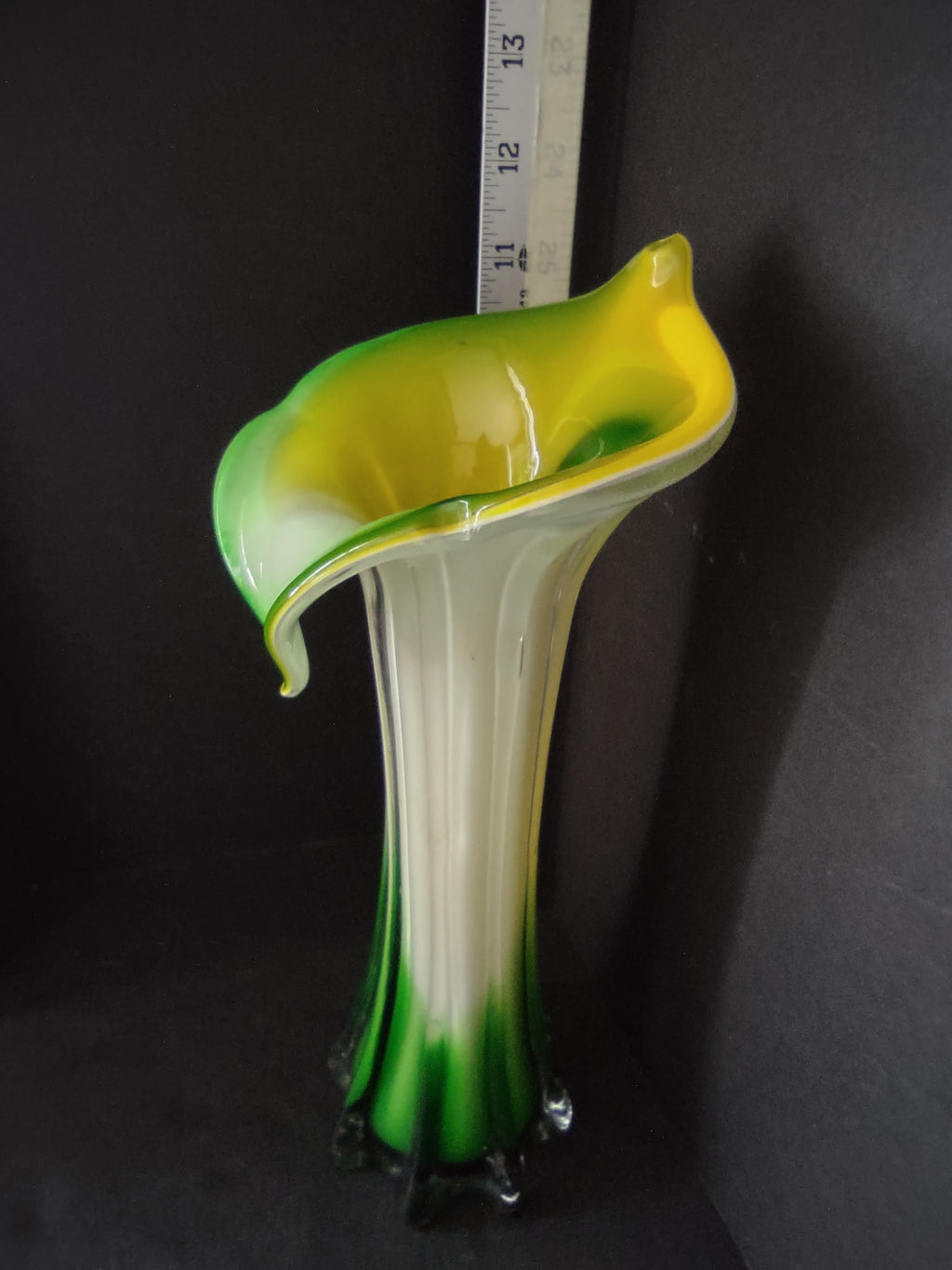 Vintage Handblown Jack in Pulpit Bud Vase Calla Lily Green IMPERFECT (lot 3248)