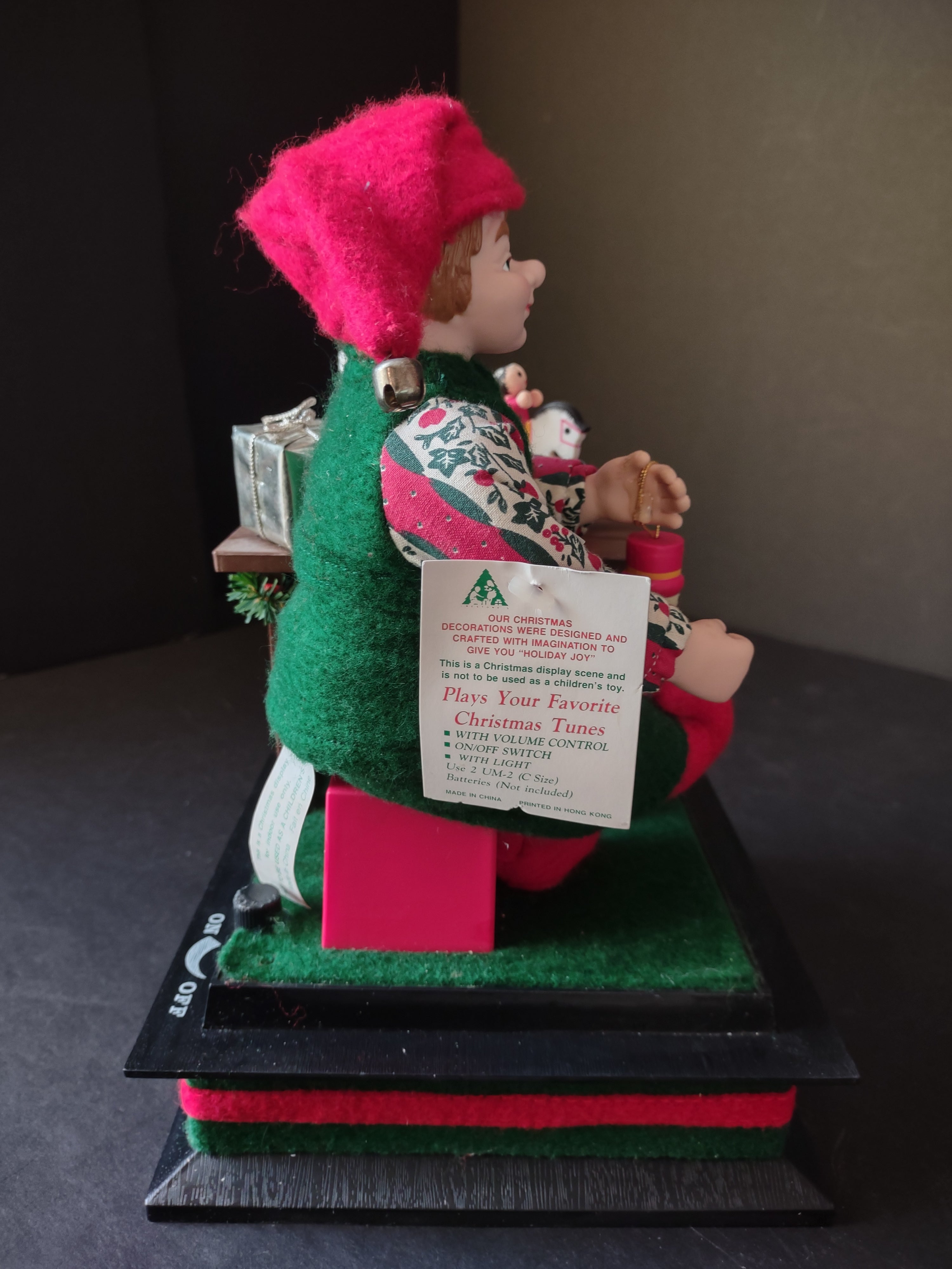 Vintage Christmas Musical Holiday Scene Plays Songs Elf (lot 1428)
