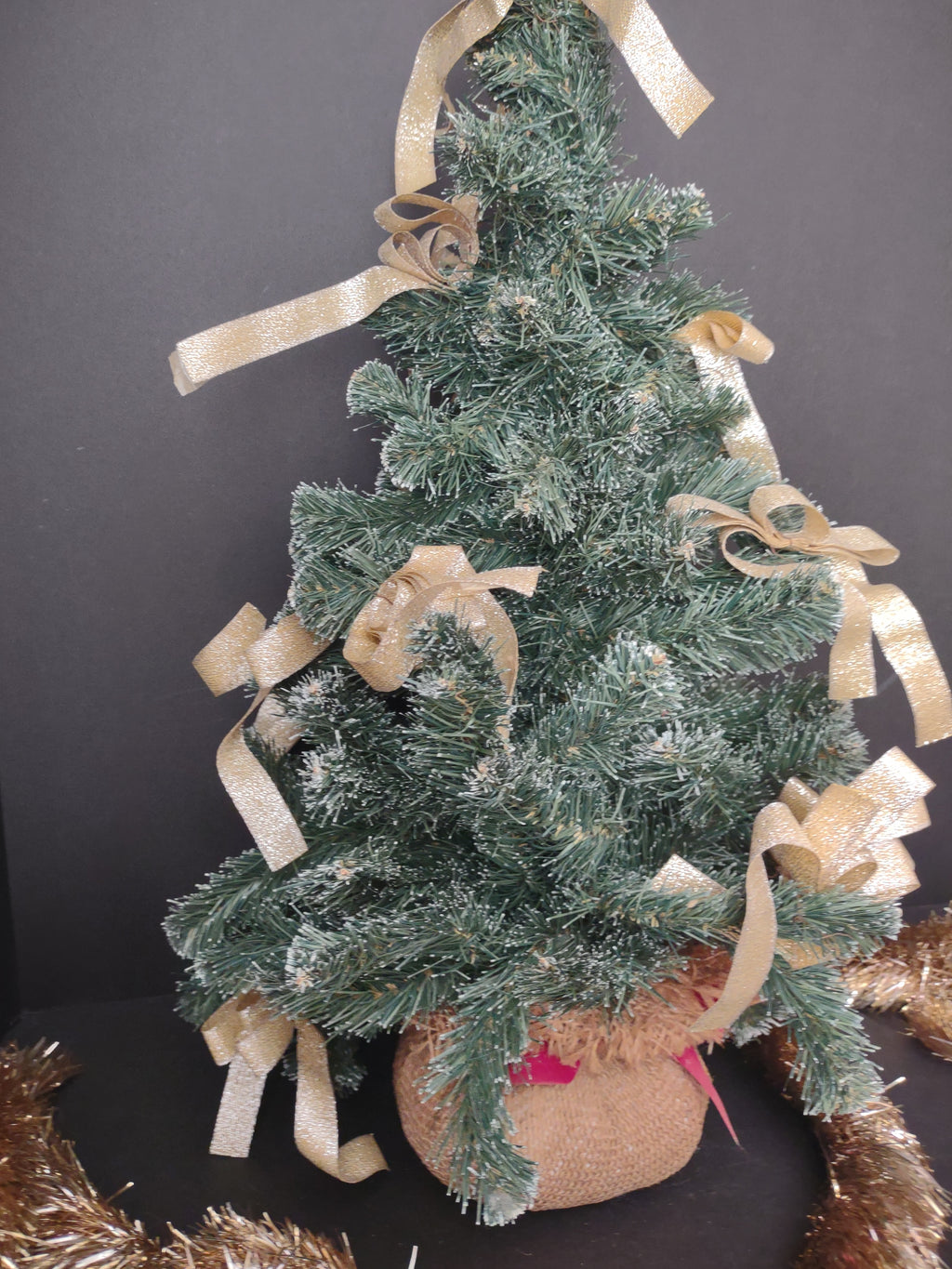 Christmas Holiday Small 20" Tree Gold Garland (lot 1284)