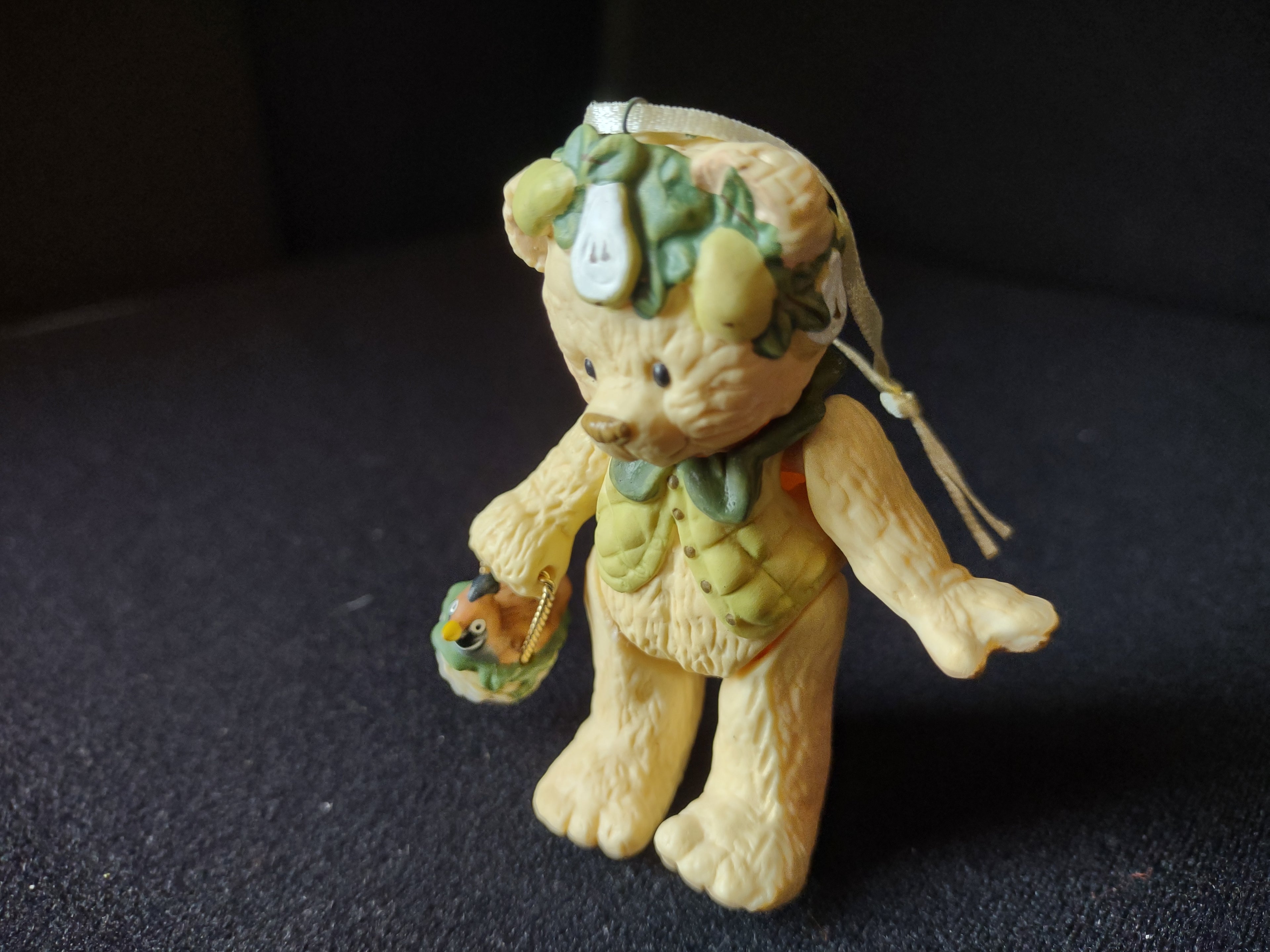 Hallmark Ornament Gift Bearers Bear Christmas Movable arms legs (lot 1603)