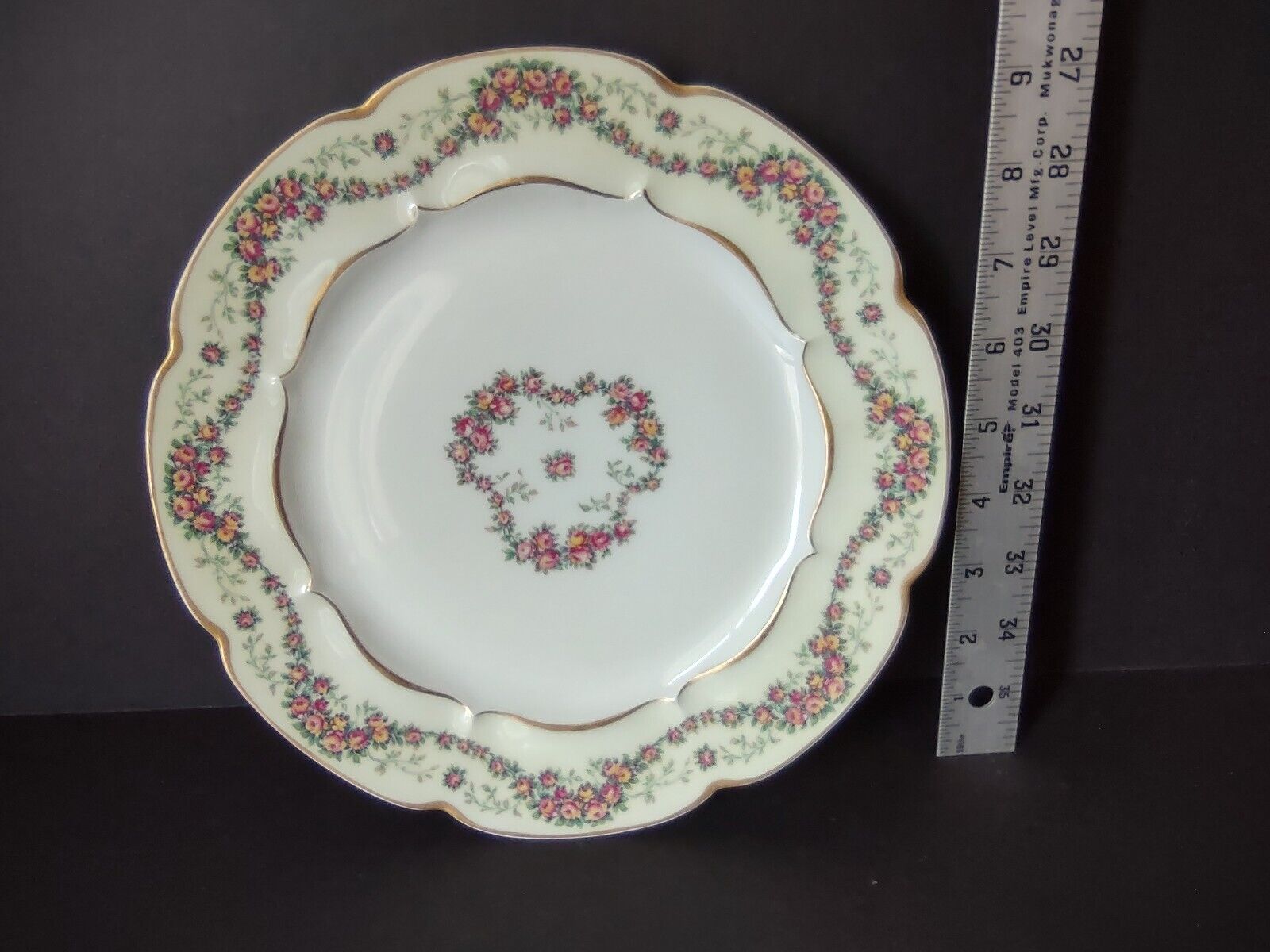 Haviland Limoges Red Rose Garland Cream Dinner Plate 9-3/4" (lot 356)