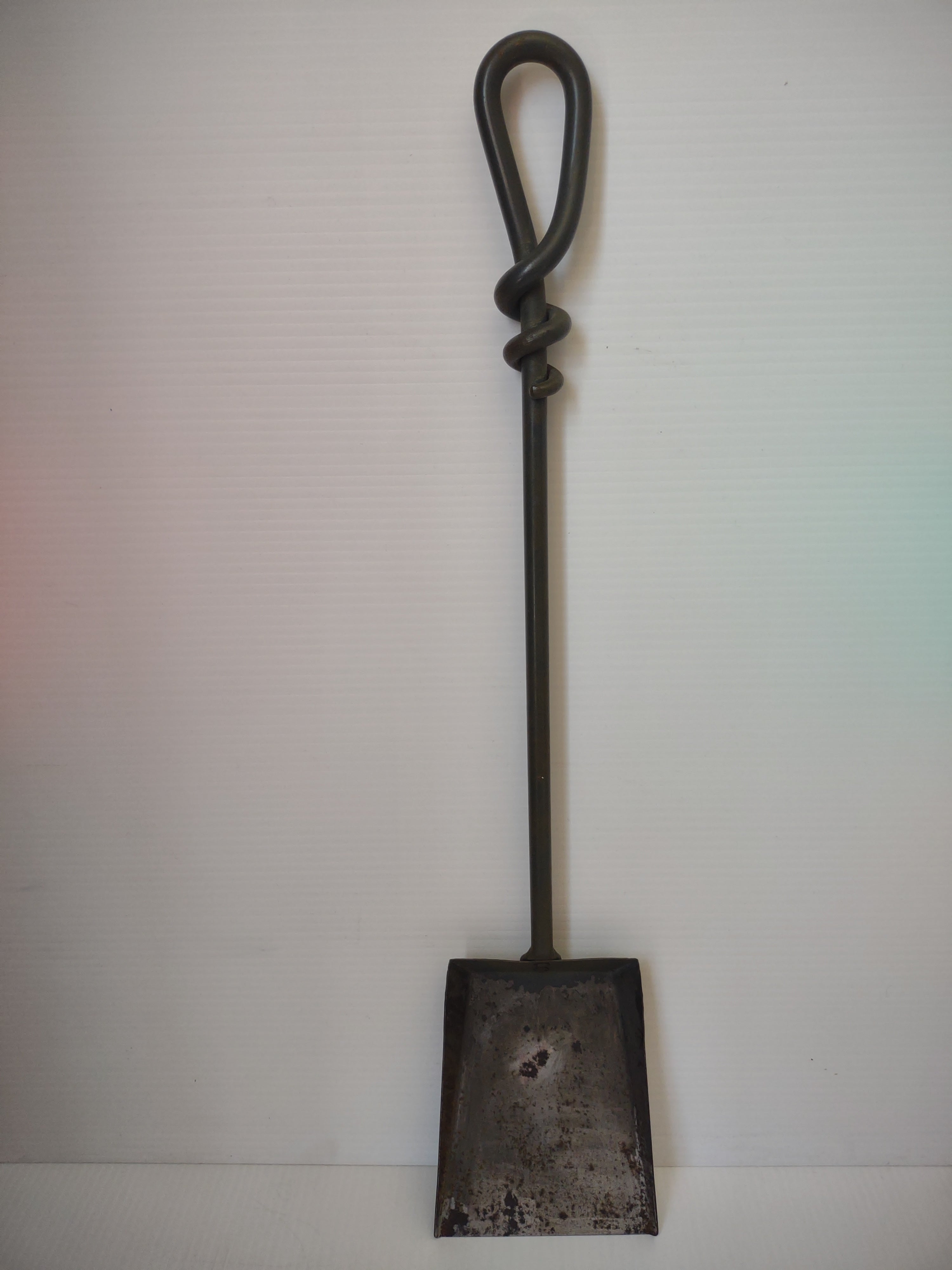 Vintage Wrought Iron Fireplace Ash Shovel Loop Knot Handle 24 In [6253]