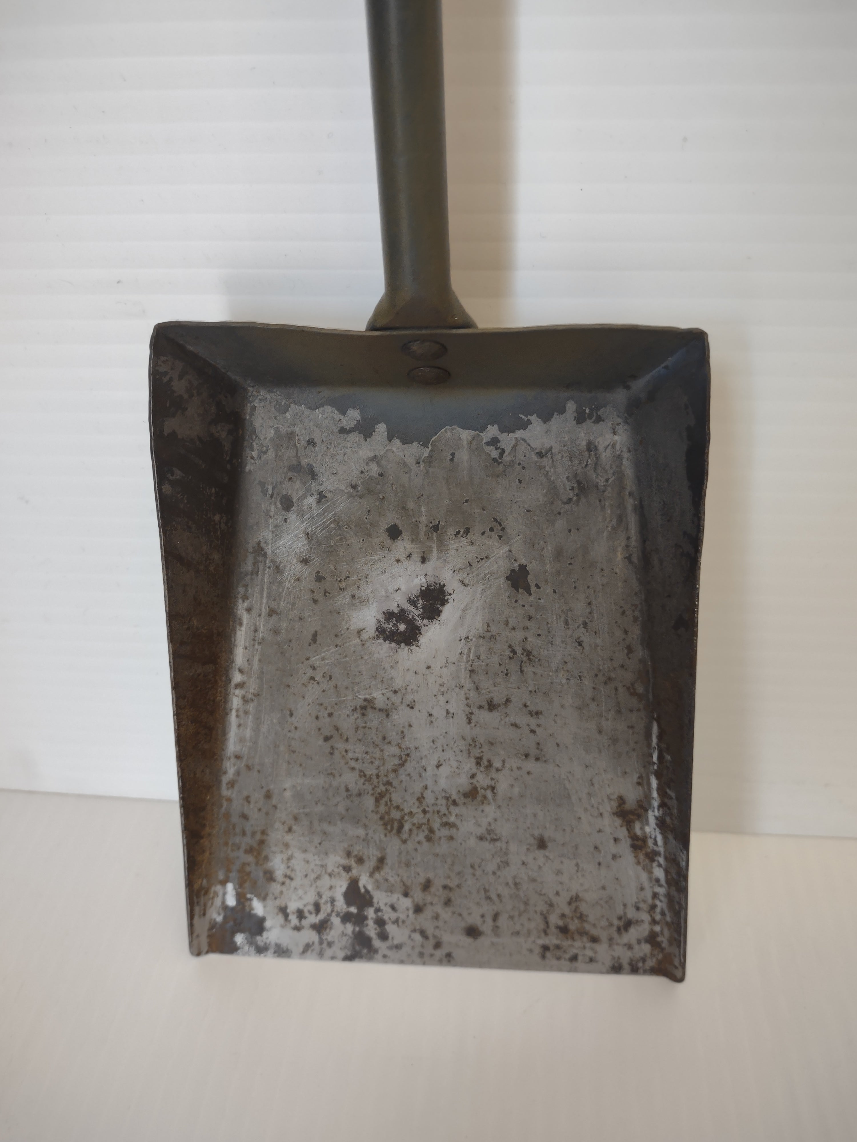 Vintage Wrought Iron Fireplace Ash Shovel Loop Knot Handle 24 In [6253]