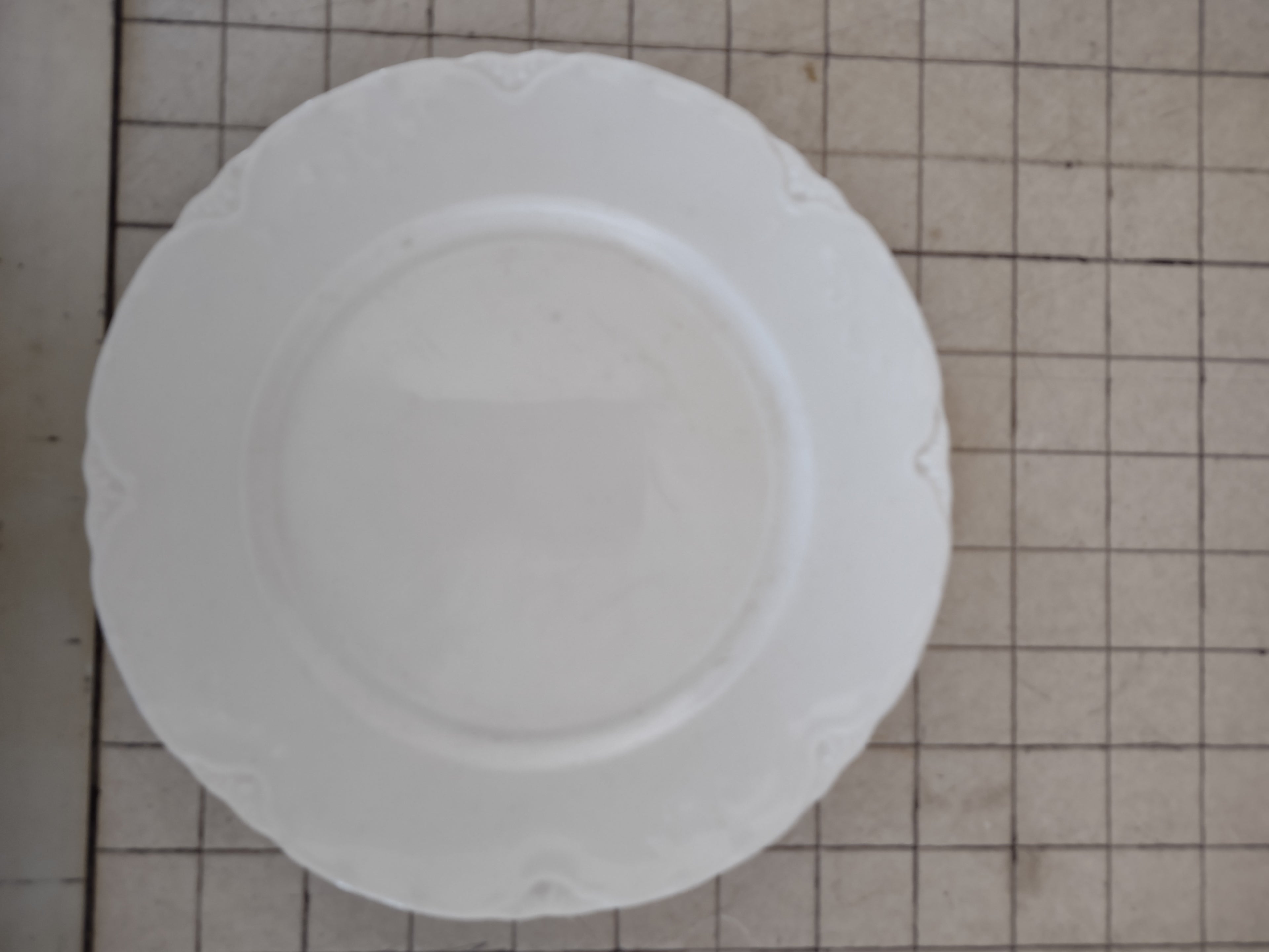 Vintage Johnson Bros Royal Semi-Porcelain White Embossed Dinner Plate [5904]