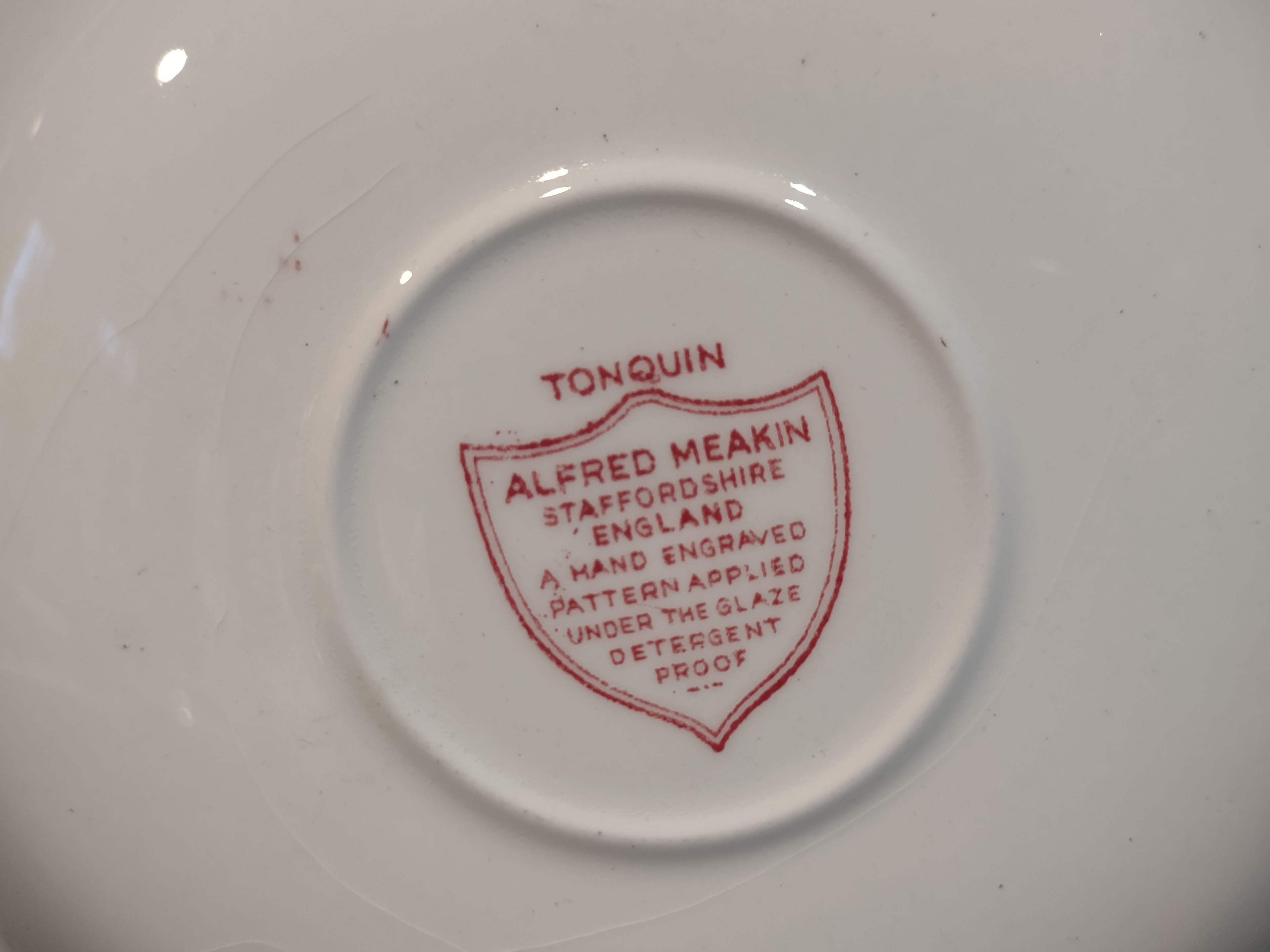 Vintage Alfred Meakin Tonquin Red Transferware Saucer [5956]