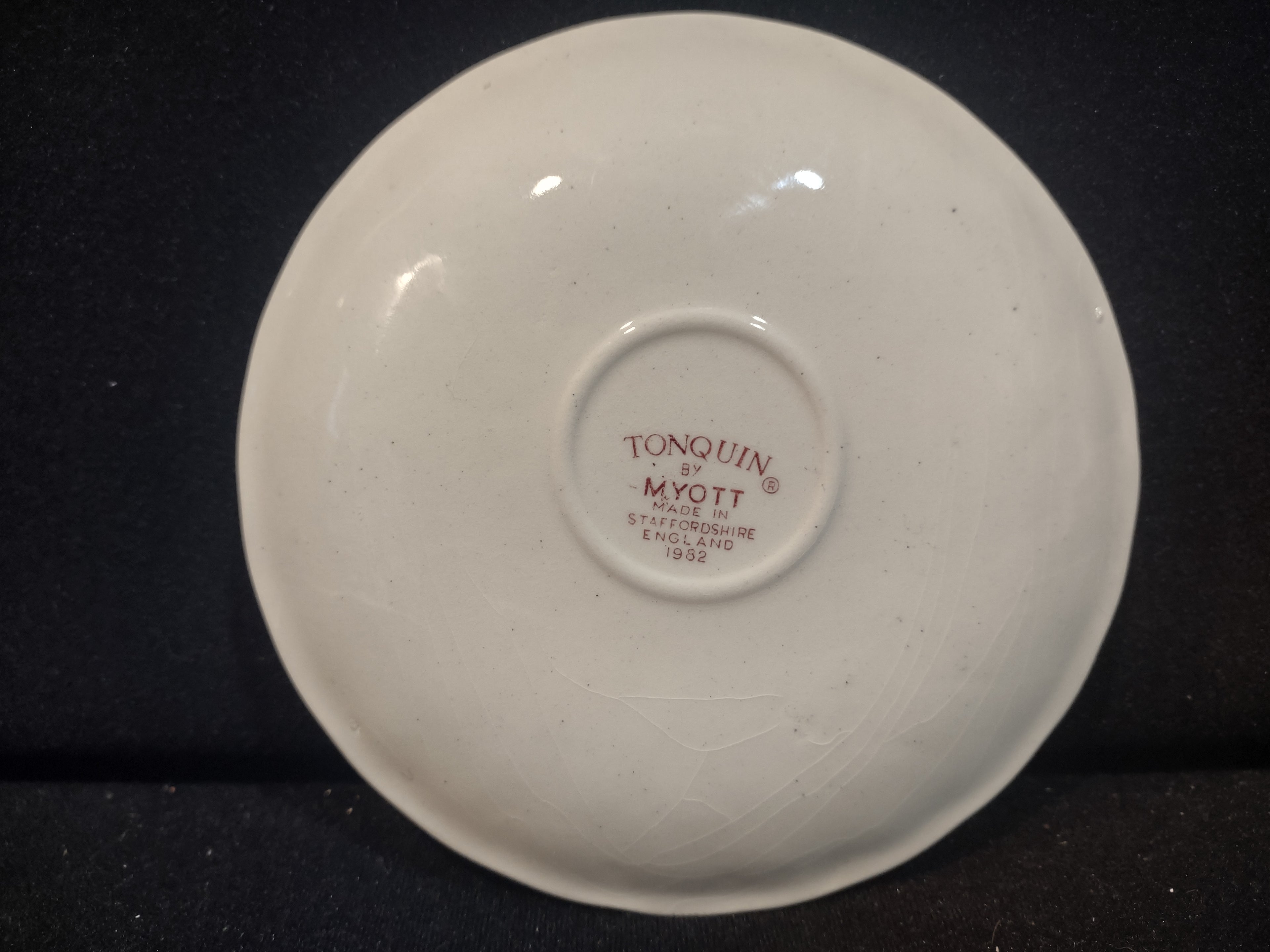 Vintage Myott Tonquin Red Transferware Saucer Staffordshire England 1932 [5958]