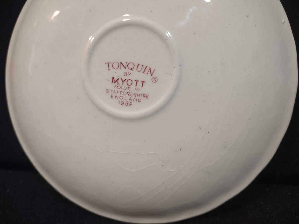 Vintage Myott Tonquin Red Transferware Saucer Staffordshire England 1932 [5958]
