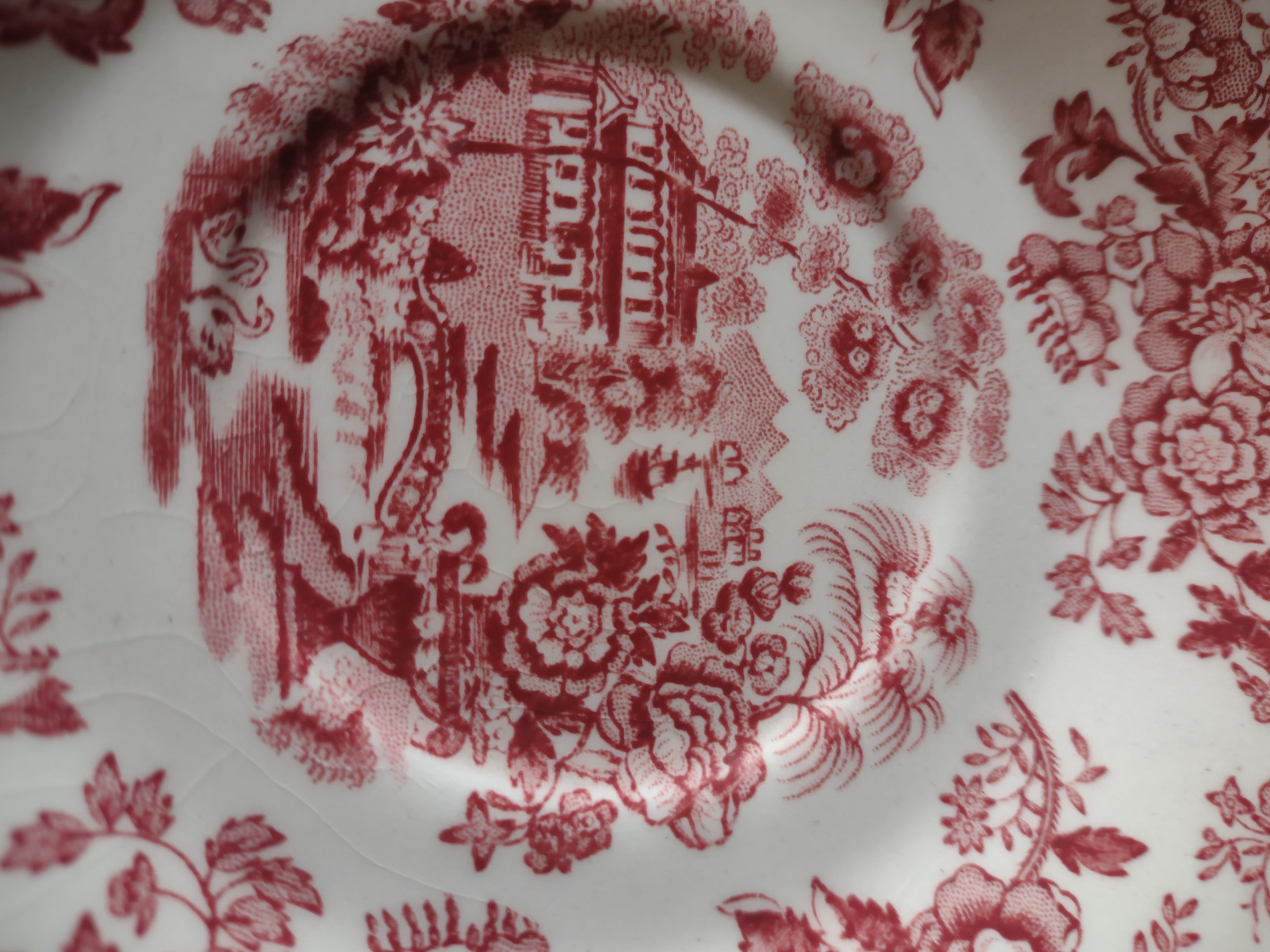 Vintage Tonquin Royal Staffordshire Ironstone England Red Saucer [5960]
