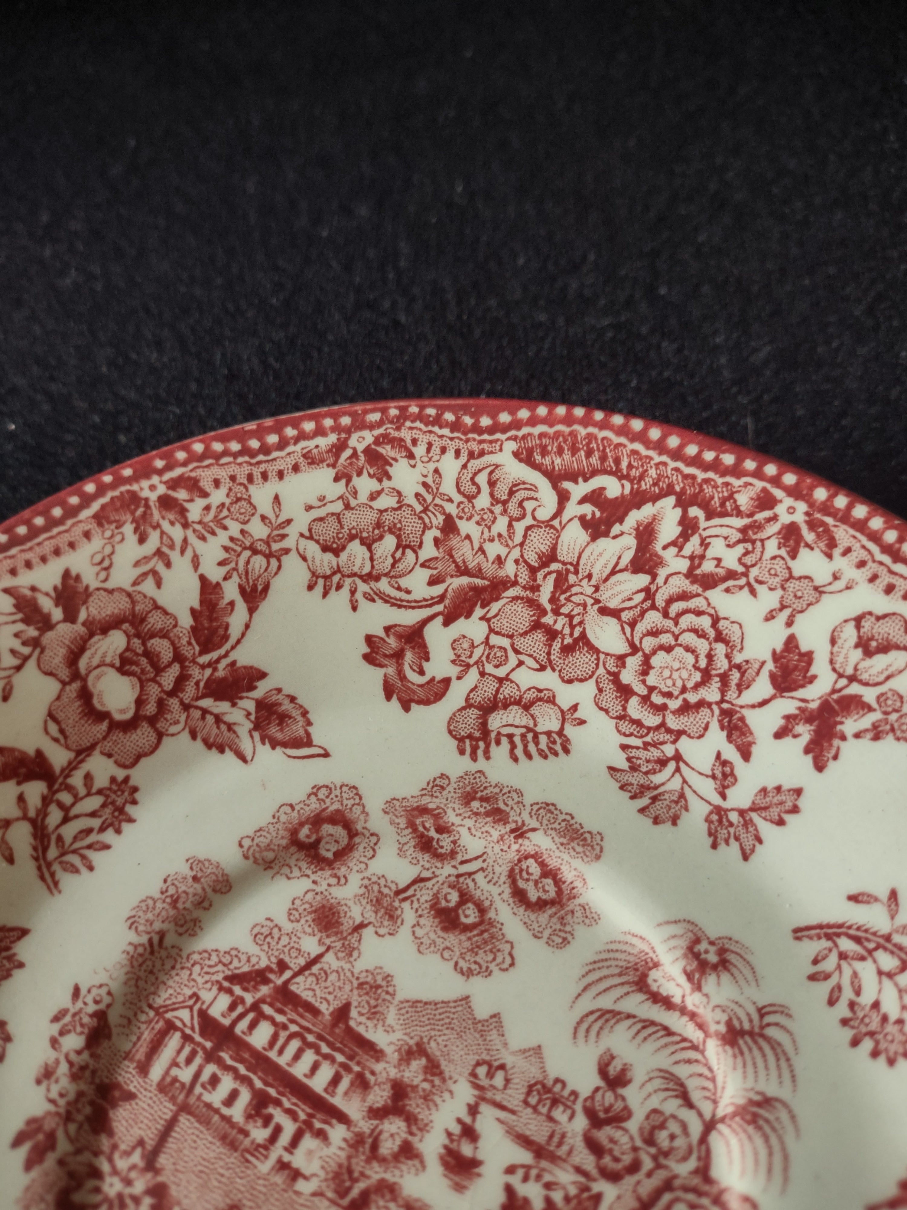Vintage Tonquin Royal Staffordshire Ironstone England Red Saucer [5960]