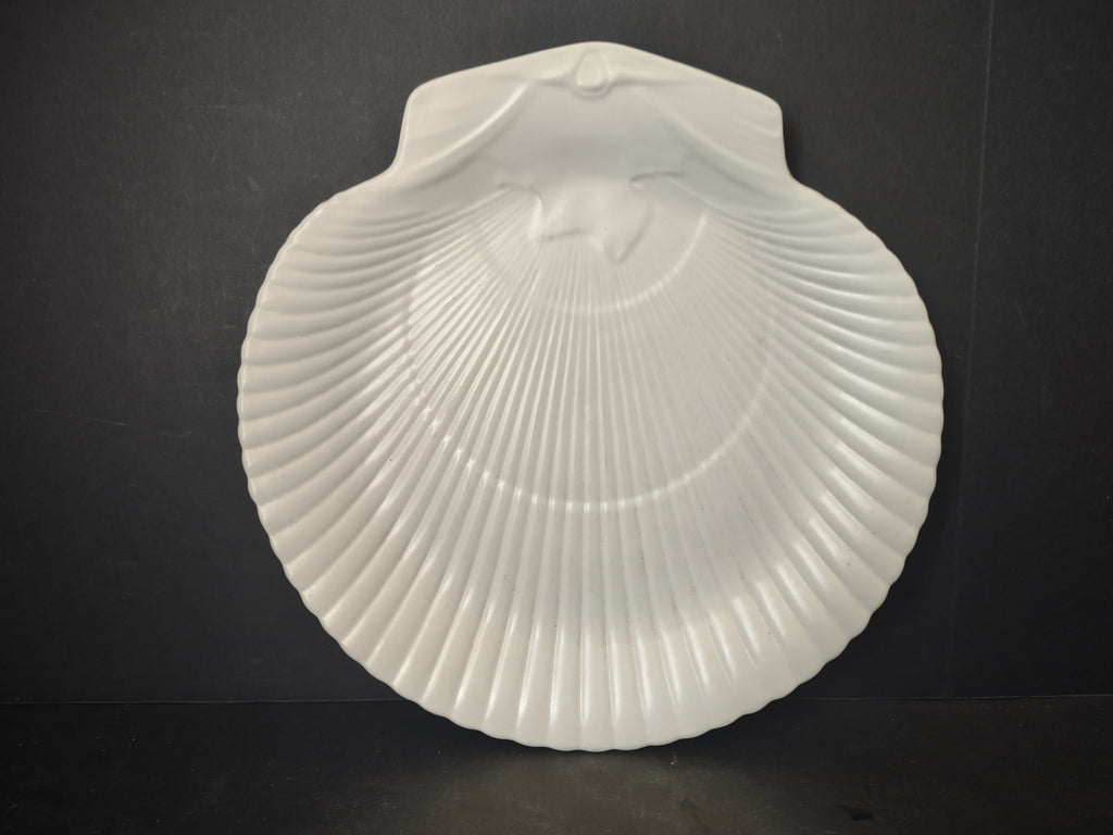 Vintage Wedgwood White Ceramic Scallop Shell Plate Dish 9 In [6037]