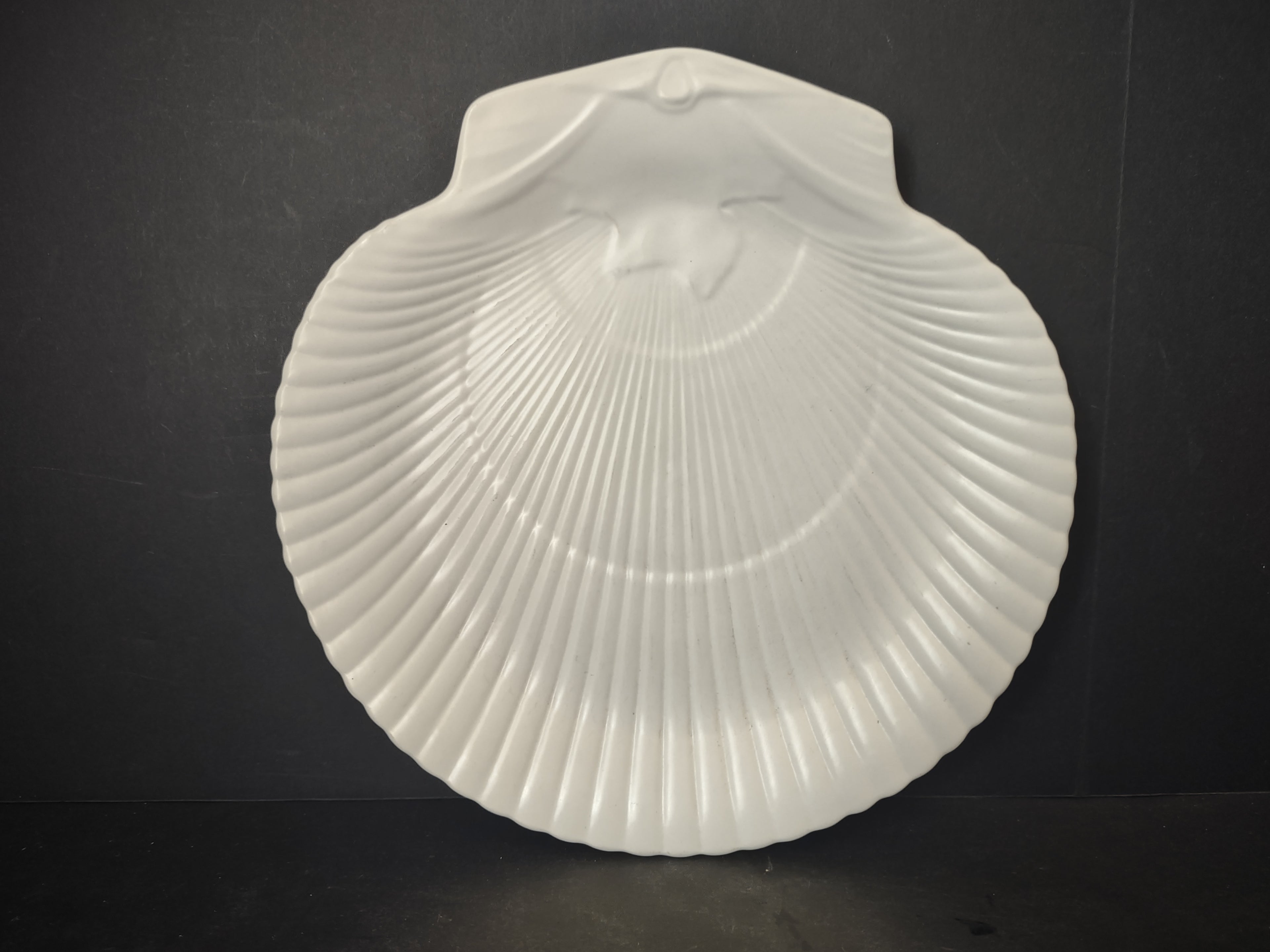 Vintage Wedgwood White Ceramic Scallop Shell Plate Dish 9 In [6037]