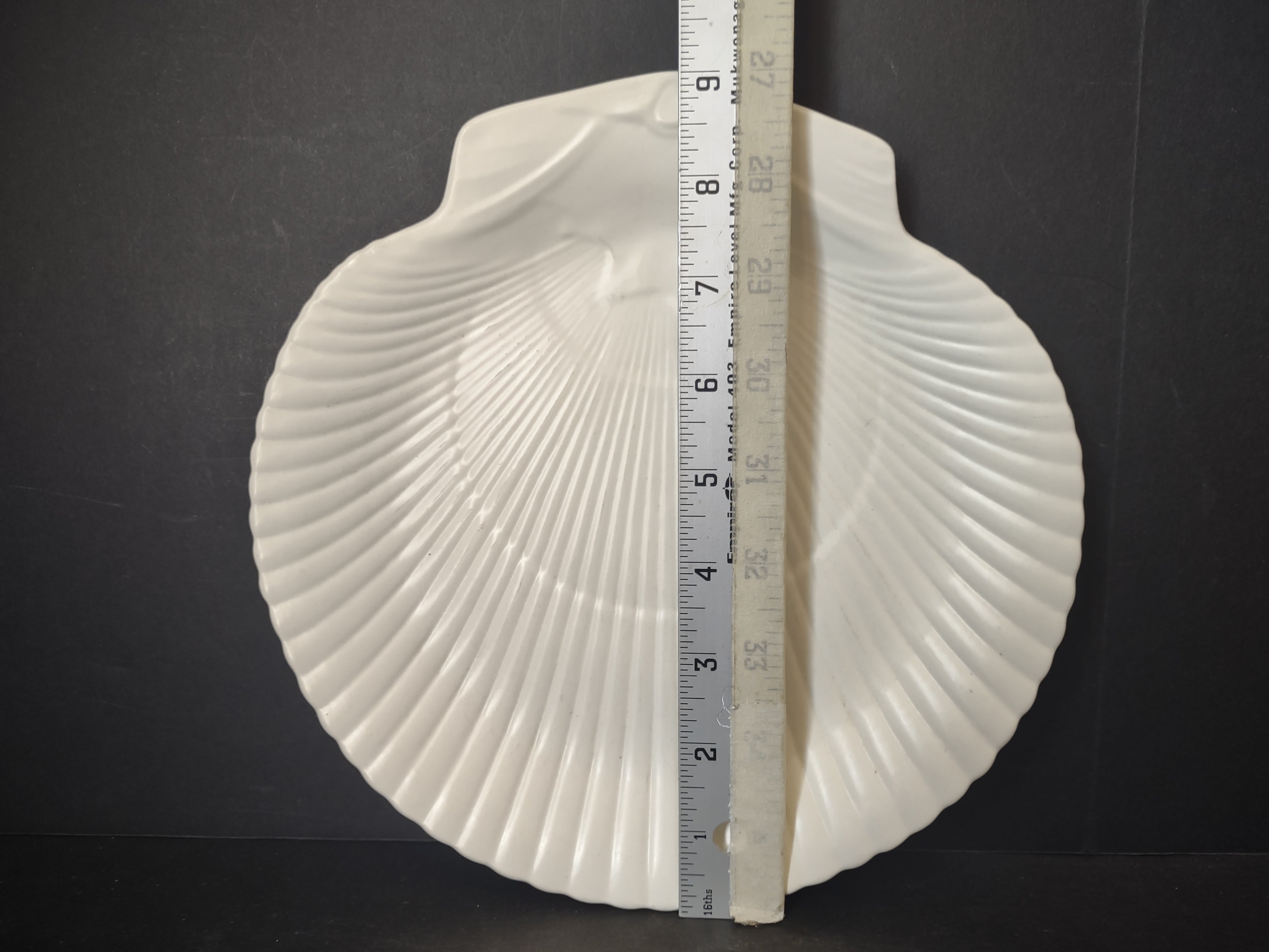 Vintage Wedgwood White Ceramic Scallop Shell Plate Dish 9 In [6037]