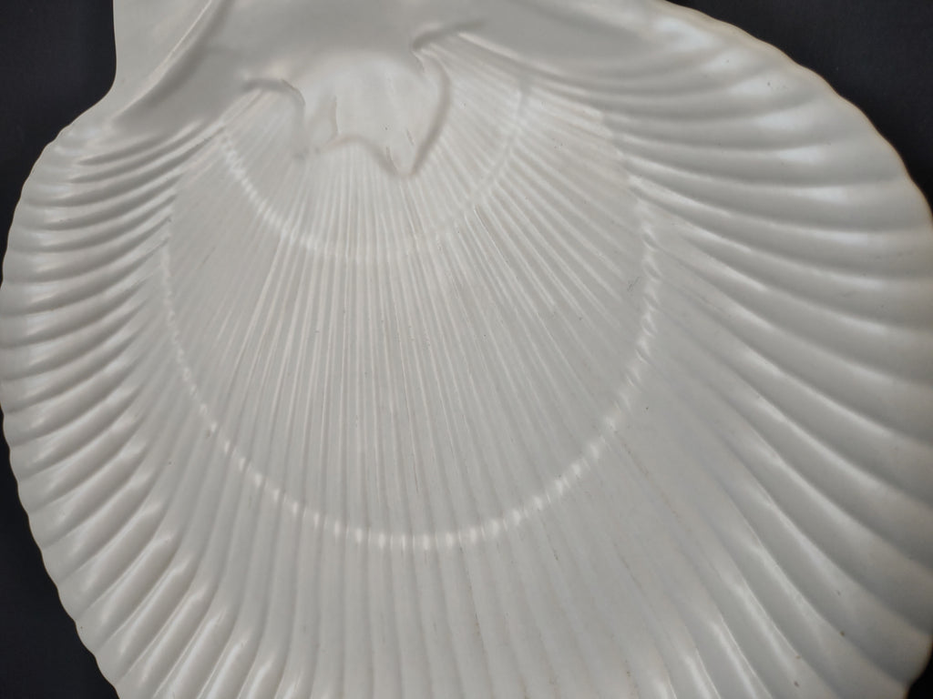 Vintage Wedgwood White Ceramic Scallop Shell Plate Dish 9 In [6037]