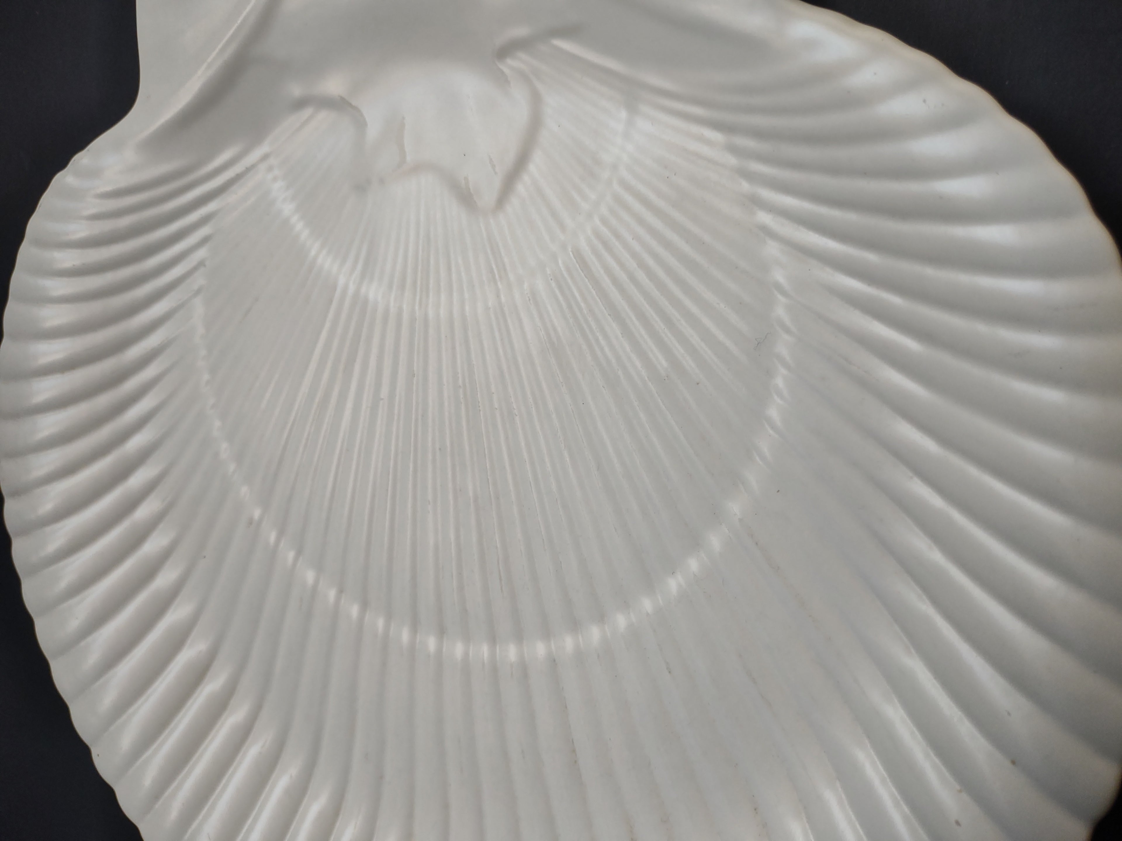 Vintage Wedgwood White Ceramic Scallop Shell Plate Dish 9 In [6037]