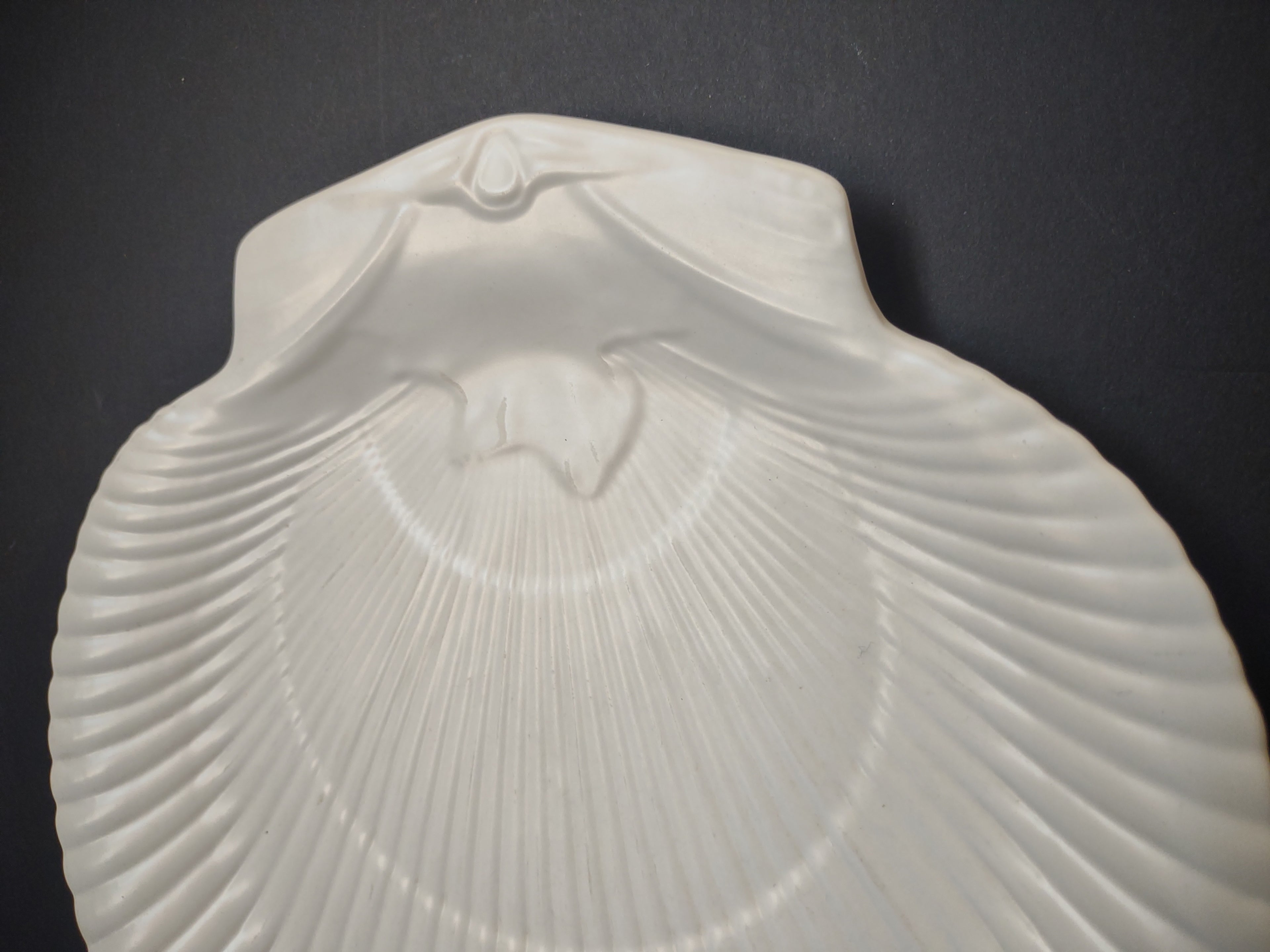 Vintage Wedgwood White Ceramic Scallop Shell Plate Dish 9 In [6037]