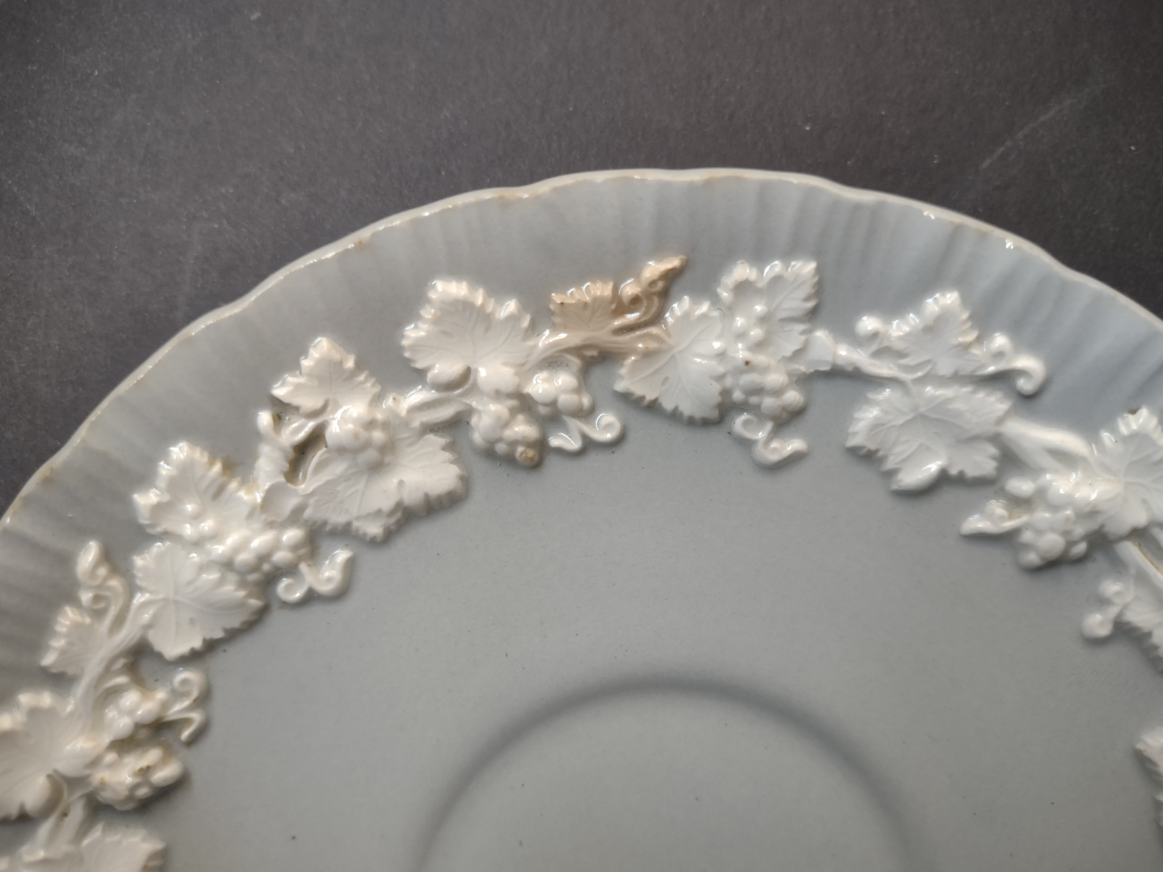 Vintage Wedgwood Embossed Queens Ware Grapevine Saucer Sage 6" [6033]