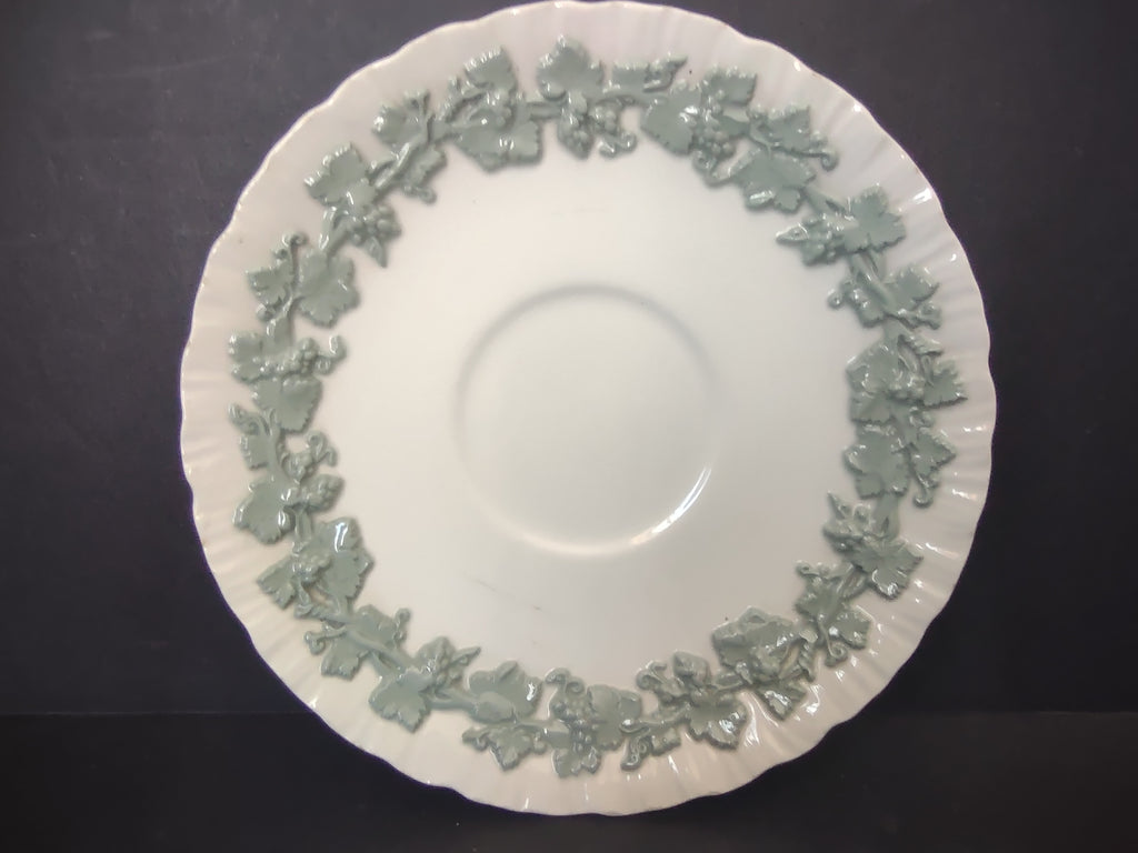 Vintage Wedgwood Embossed Queensware Saucer Ivy Leaf Garland Made in England [6029]