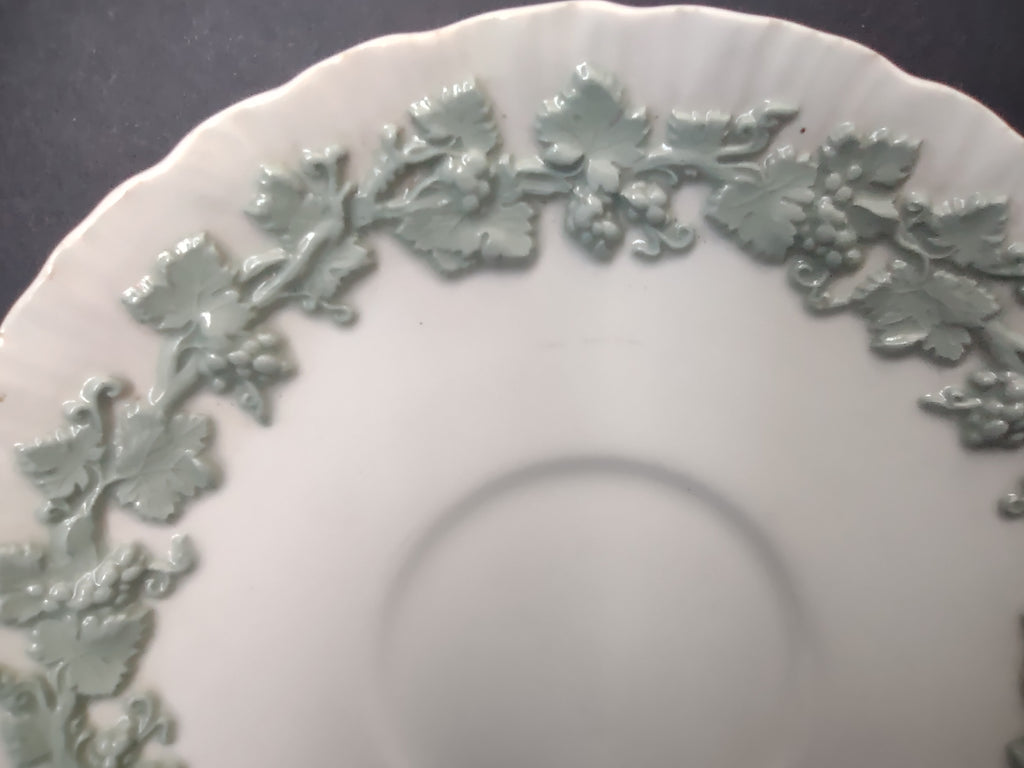 Vintage Wedgwood Embossed Queensware Saucer Ivy Leaf Garland Made in England [6029]