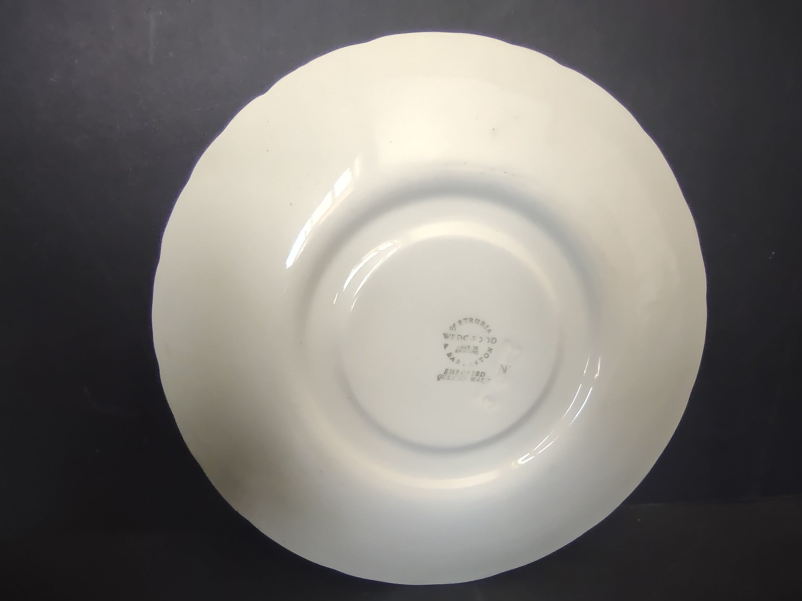 Vintage Wedgwood Embossed Queensware Saucer Ivy Leaf Garland Made in England [6029]