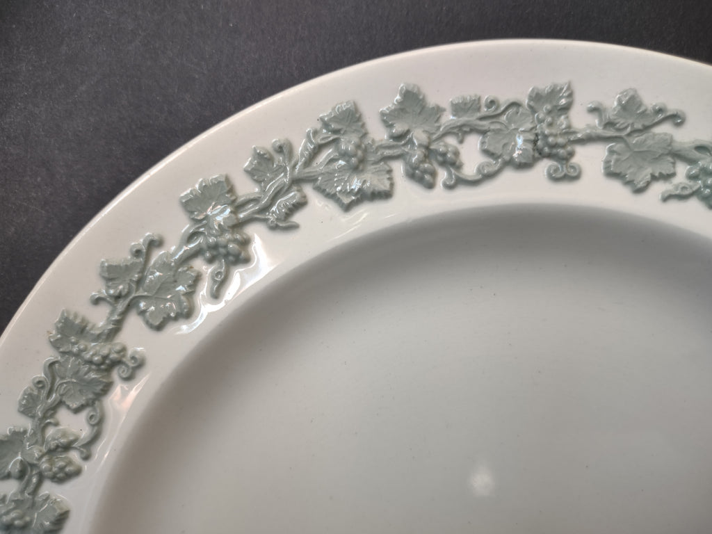 Vintage Wedgwood Queens Ware Embossed Ivy Sage Green 8" Plate [6022]