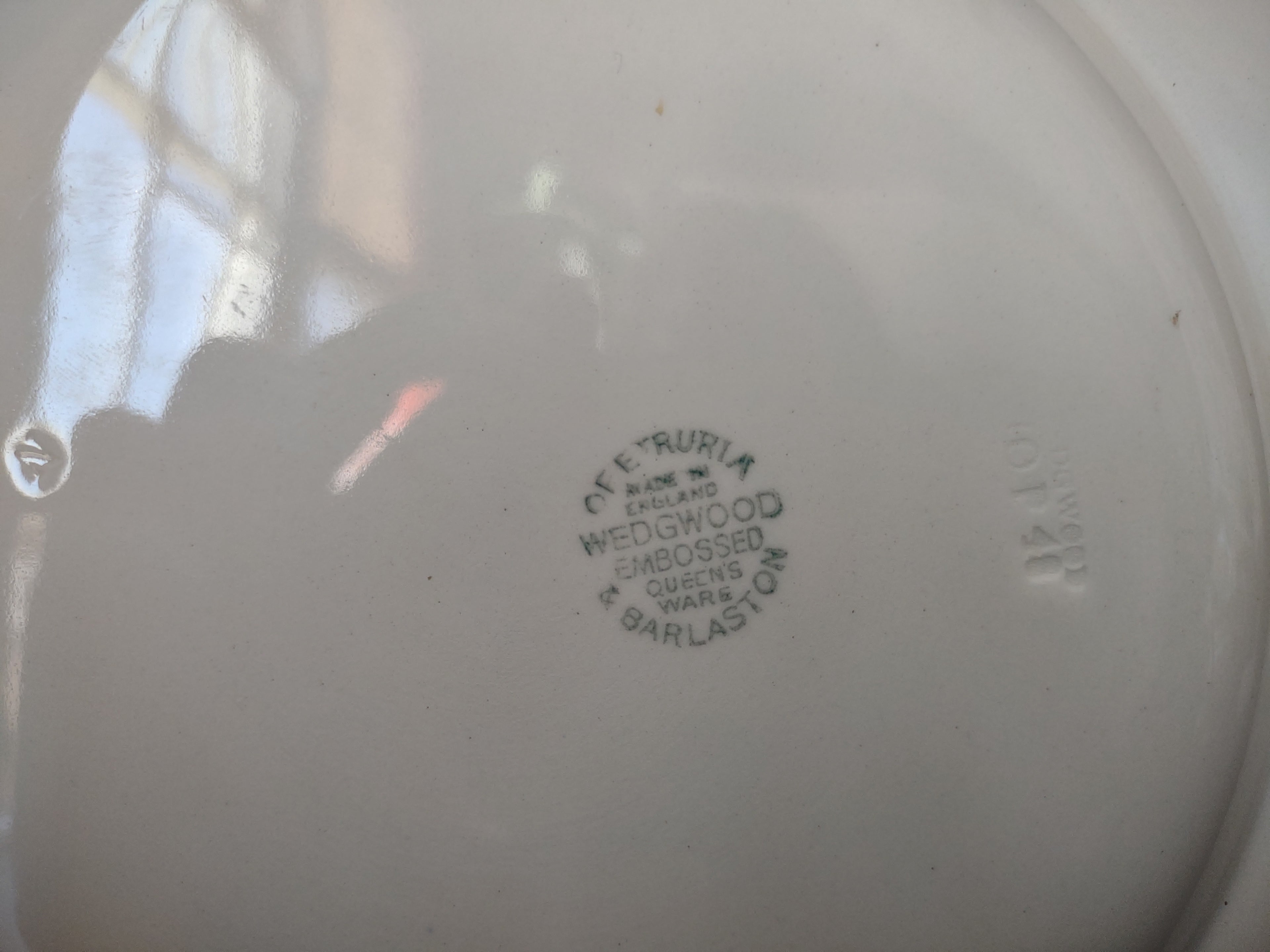 Vintage Wedgwood Queens Ware Embossed Ivy Sage Green 8" Plate [6022]