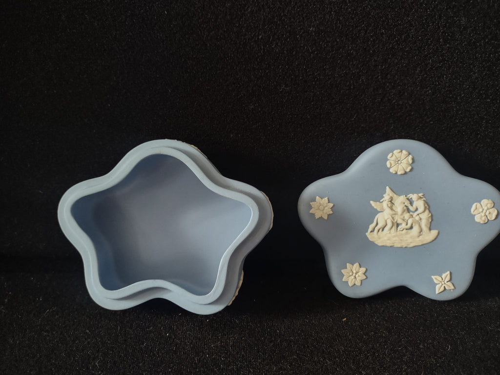 Vintage Wedgwood Blue Jasperware Star Trinket Box Classical Figures Cherubs [6027]