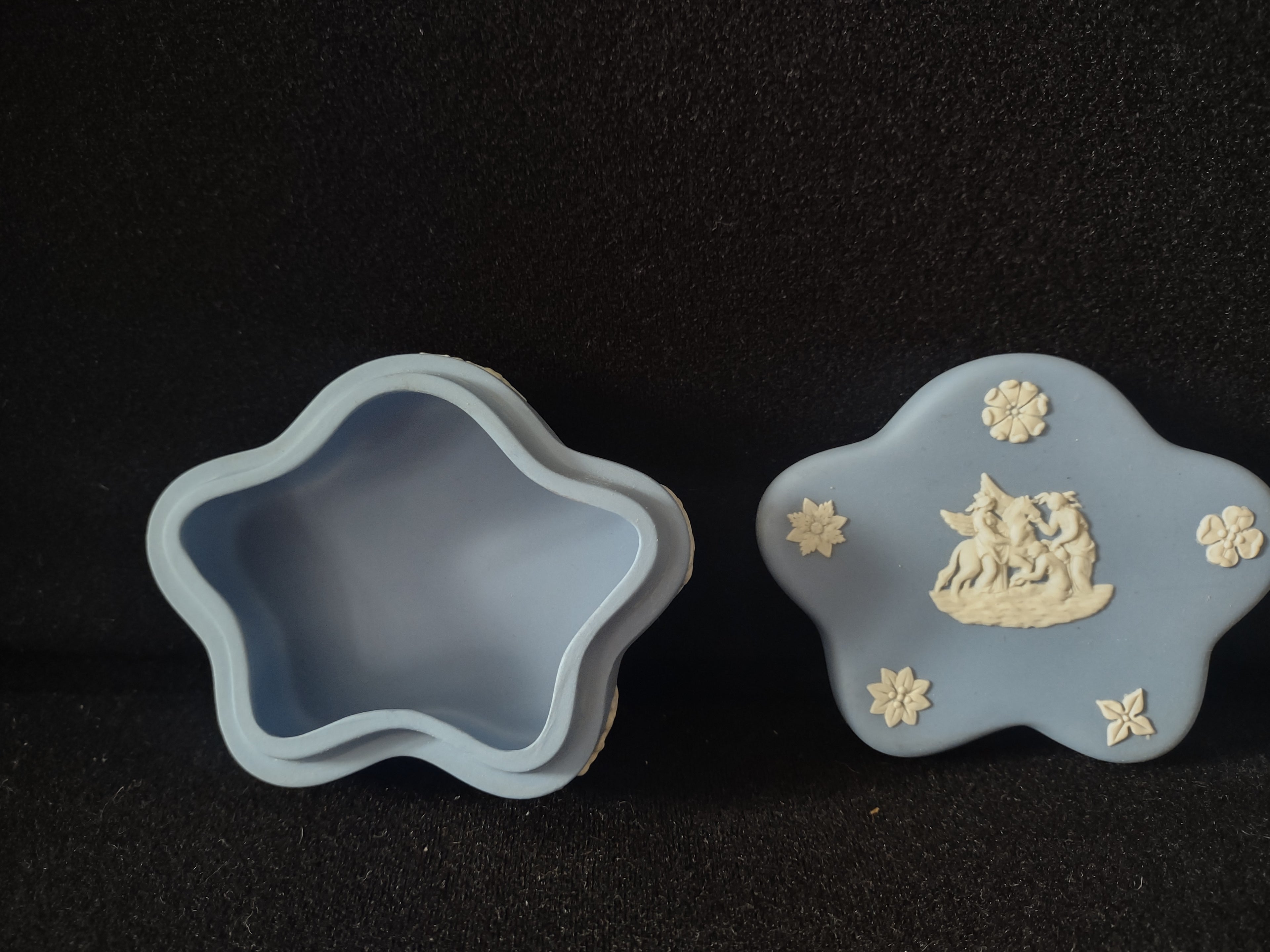 Vintage Wedgwood Blue Jasperware Star Trinket Box Classical Figures Cherubs [6027]