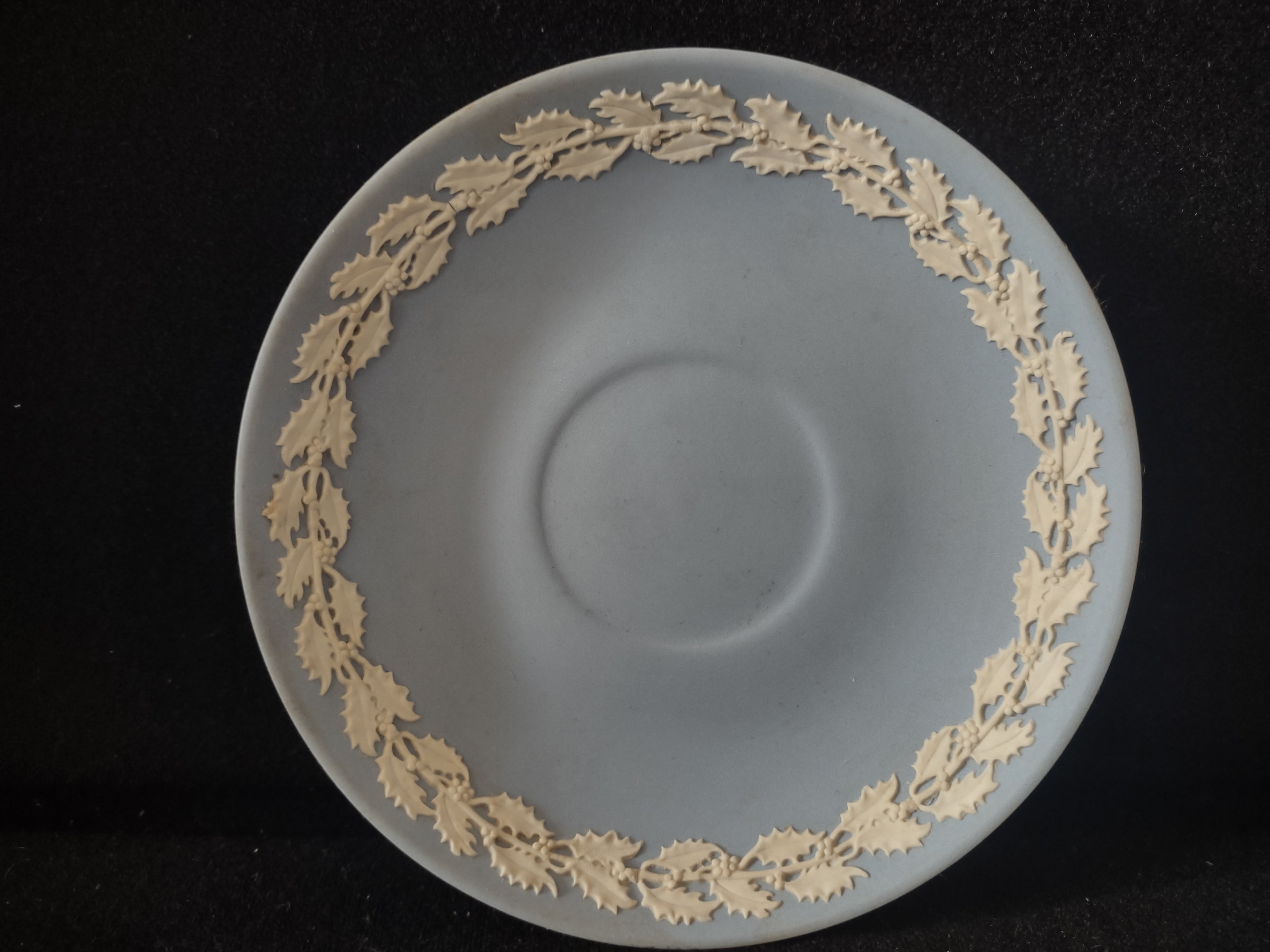 Vintage Wedgwood Blue Jasperware Saucer Holly Leaf Garland Made in England [6028]