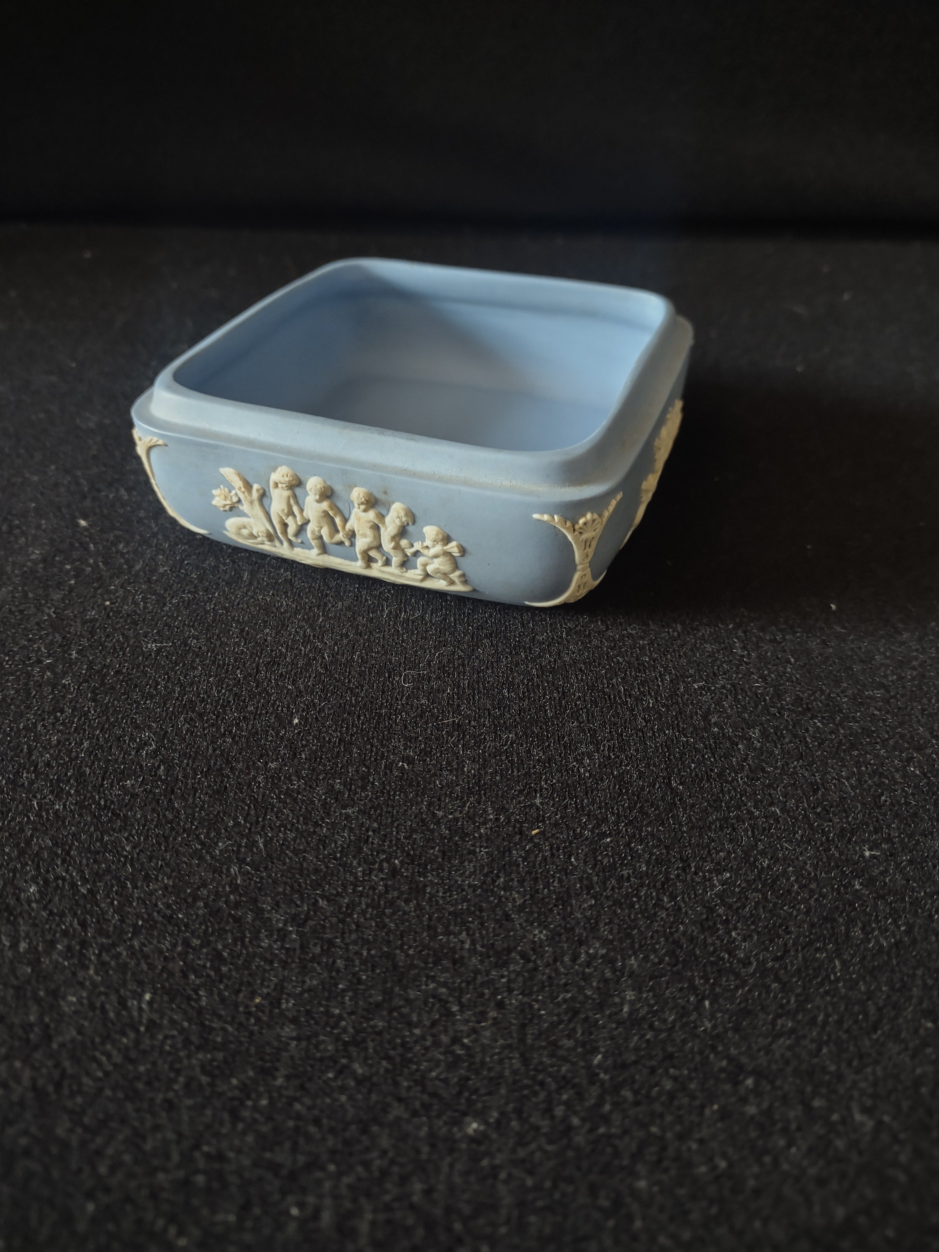 Vintage Wedgwood Blue Jasperware Trinket Bowl Cherub Relief [6046]