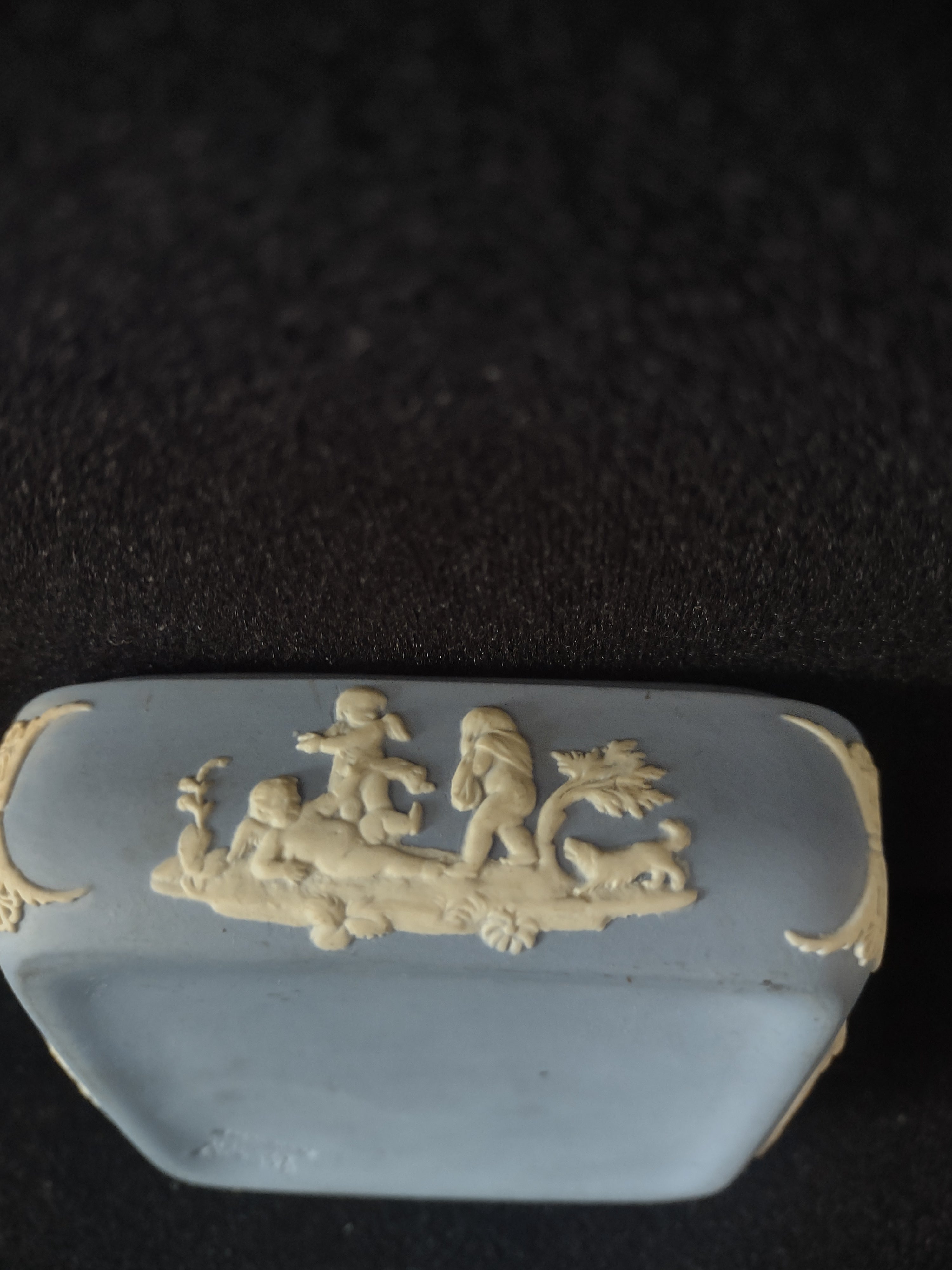 Vintage Wedgwood Blue Jasperware Trinket Bowl Cherub Relief [6046]