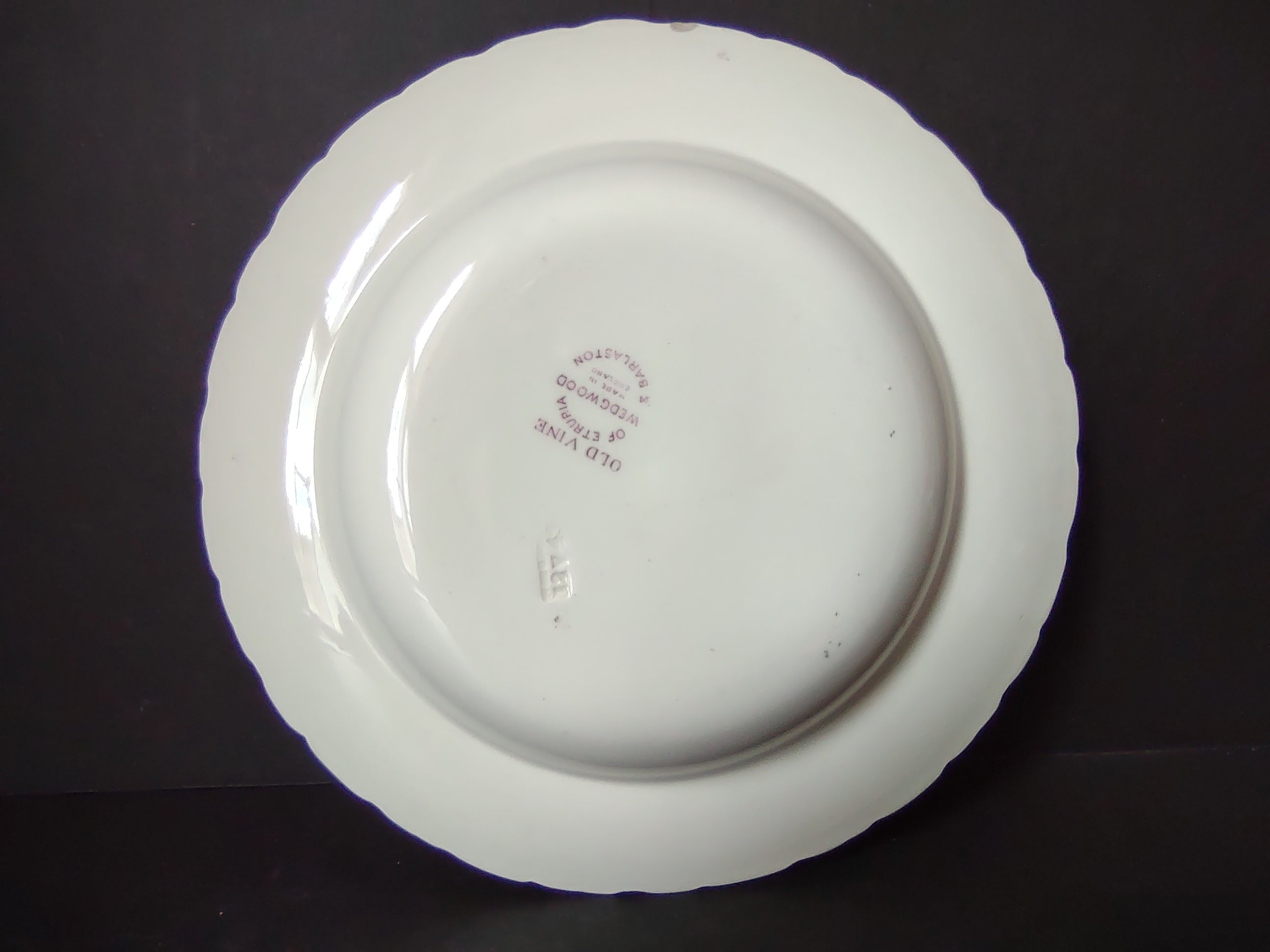 Vintage Wedgwood Old Vine Purple Transferware Scalloped Plate 9"CHIP [6091]
