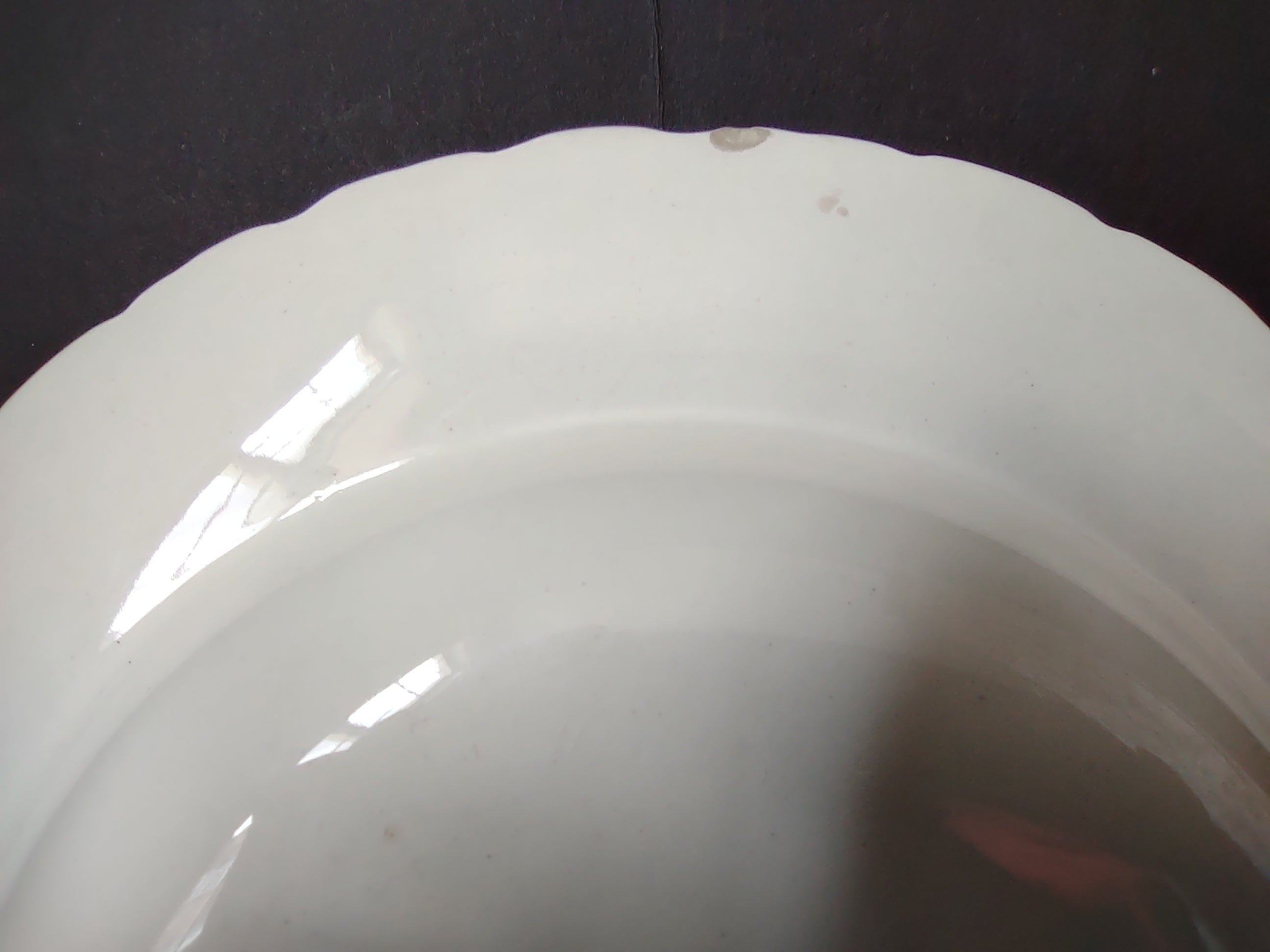 Vintage Wedgwood Old Vine Purple Transferware Scalloped Plate 9"CHIP [6091]