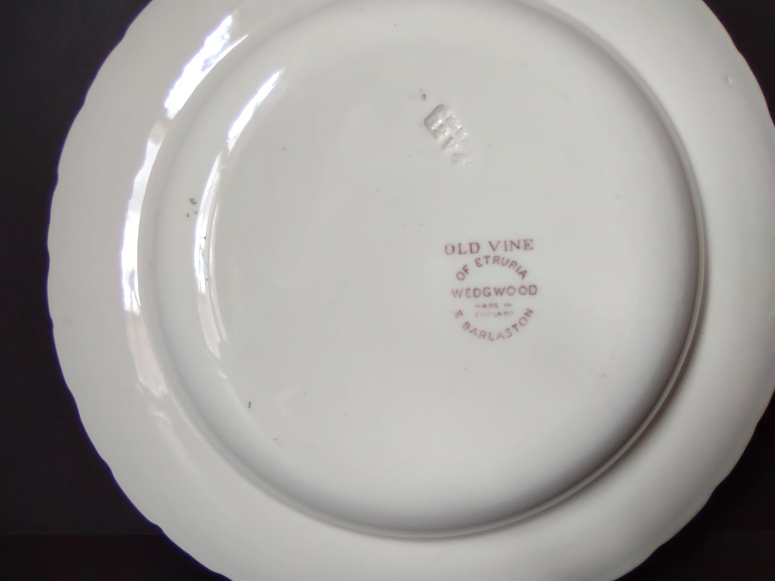 Vintage Wedgwood Old Vine Purple Transferware Scalloped Plate 9"CHIP [6091]