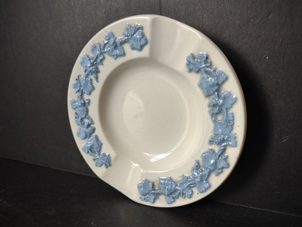 Vintage Wedgwood Embossed Queen's Ware Blue Grape Vine Ashtray Etruria [6083]