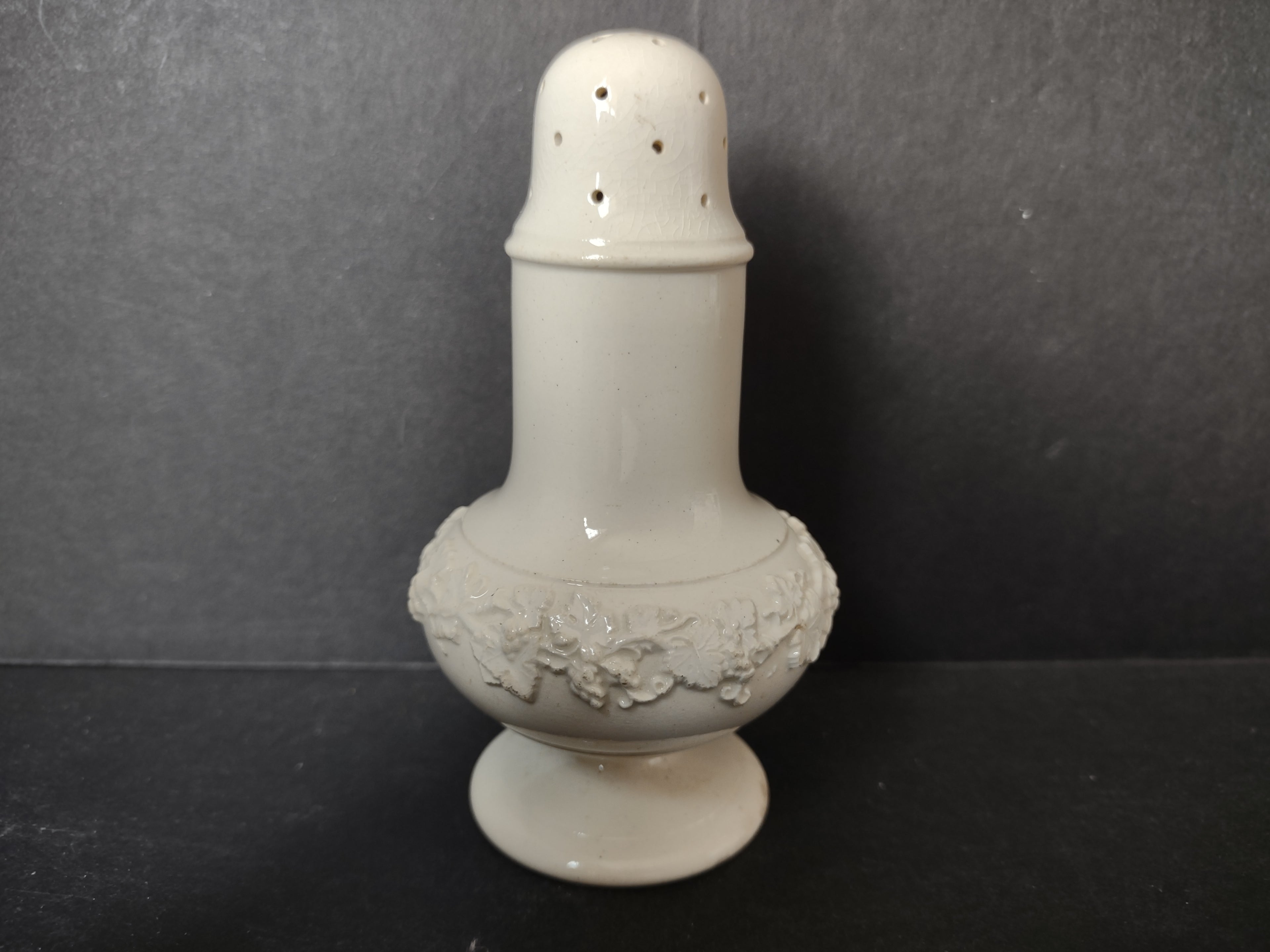 Vintage Wedgwood Embossed Queen's Ware Cream Salt OR Pepper Shaker [6082]