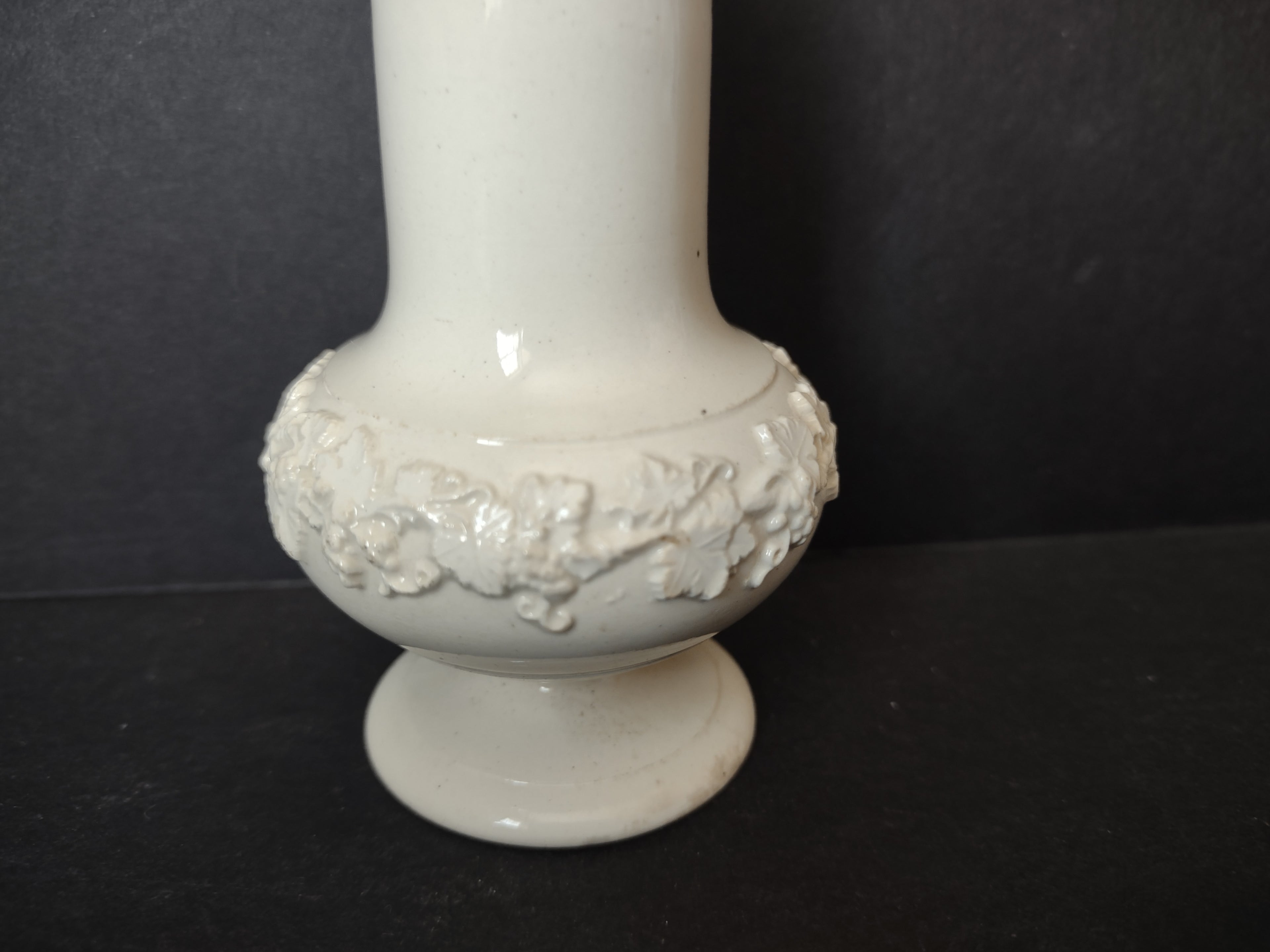 Vintage Wedgwood Embossed Queen's Ware Cream Salt OR Pepper Shaker [6082]