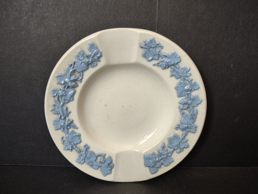 Vintage Wedgwood Embossed Queen's Ware Blue Grape Vine Ashtray England [6081]