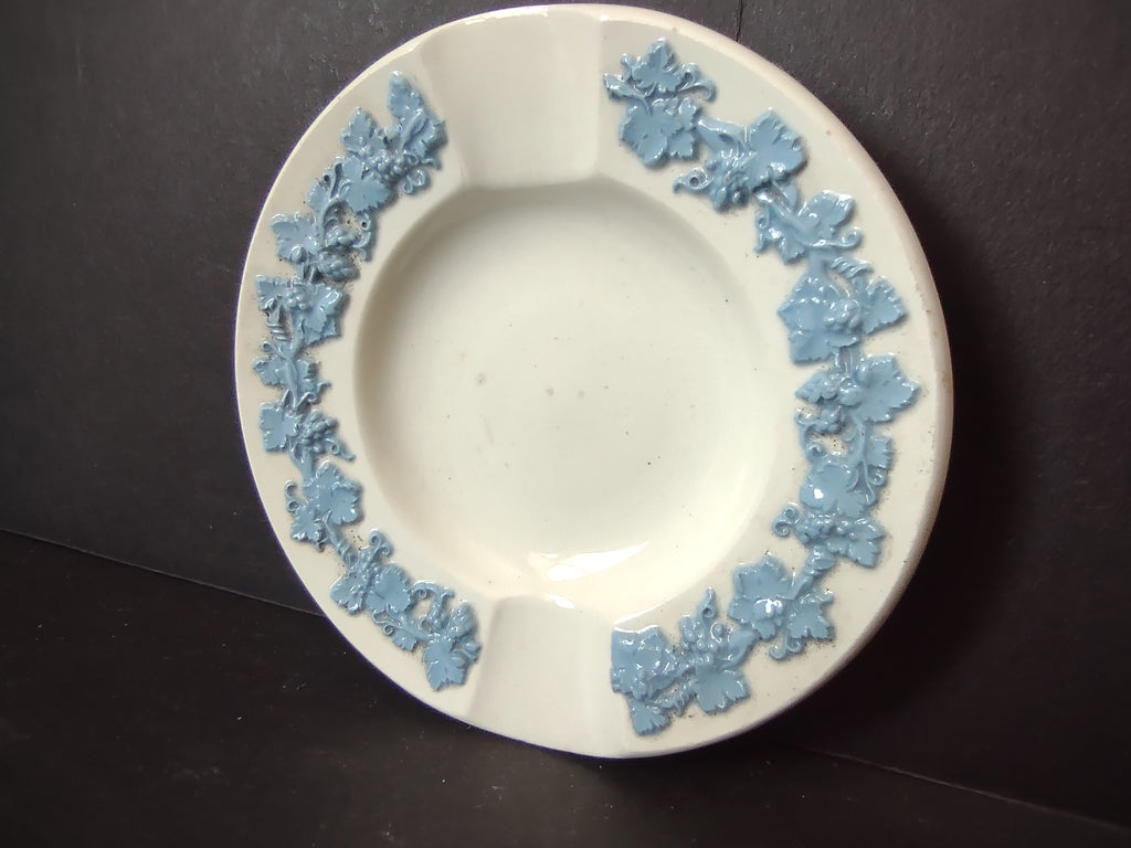Vintage Wedgwood Embossed Queen's Ware Blue Grape Vine Ashtray England [6081]