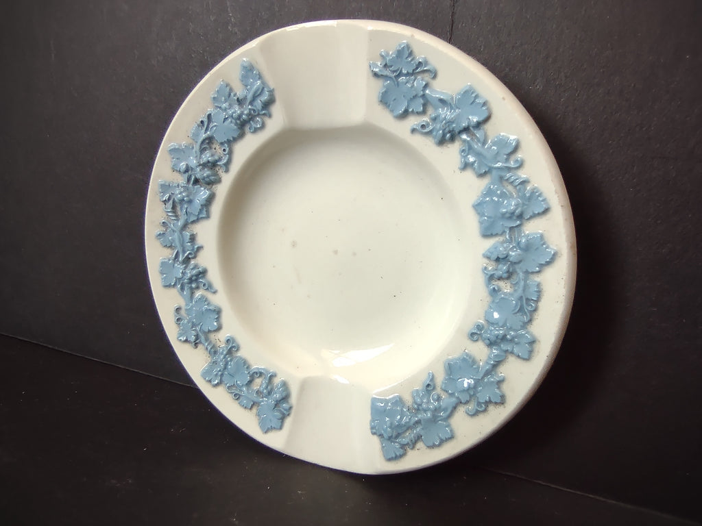 Vintage Wedgwood Embossed Queen's Ware Blue Grape Vine Ashtray England [6081]