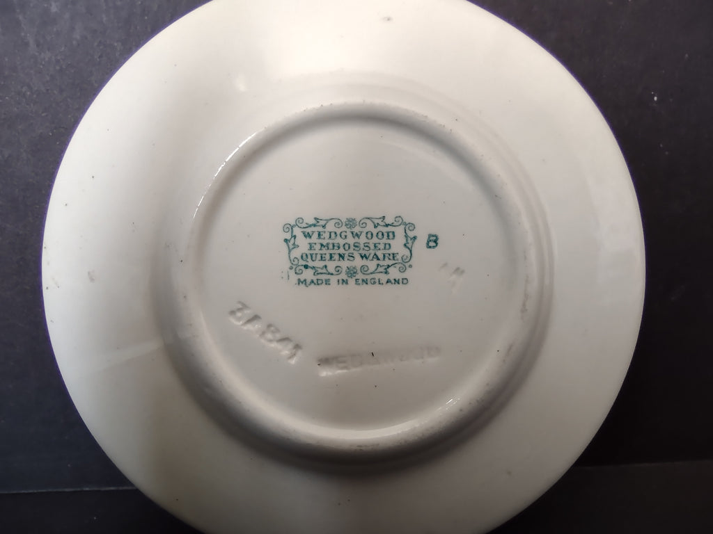 Vintage Wedgwood Embossed Queen's Ware Blue Grape Vine Ashtray England [6081]