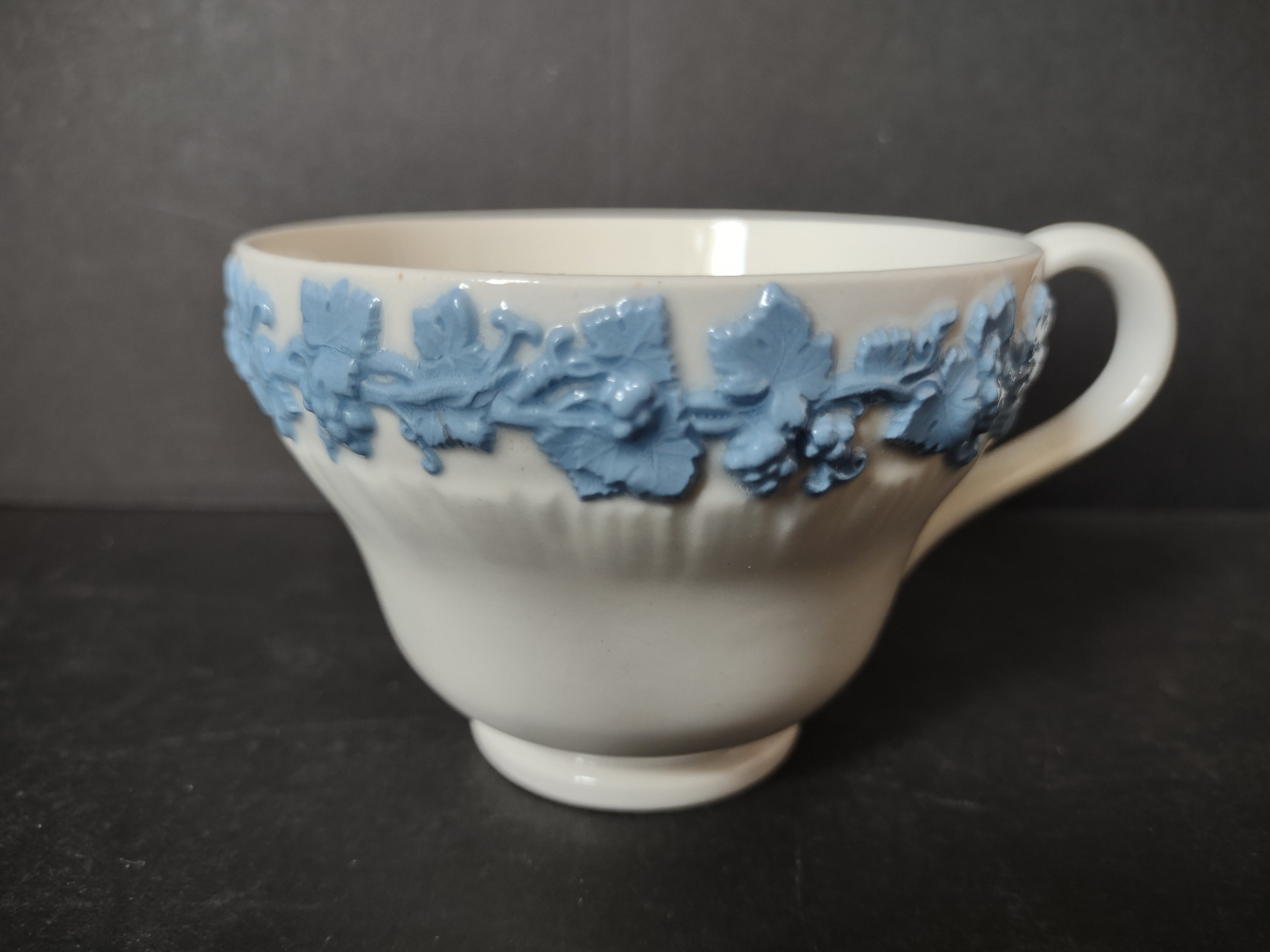 Vintage Wedgwood Embossed Queen's Ware Blue Grape Vine Teacup Fluted [6079]