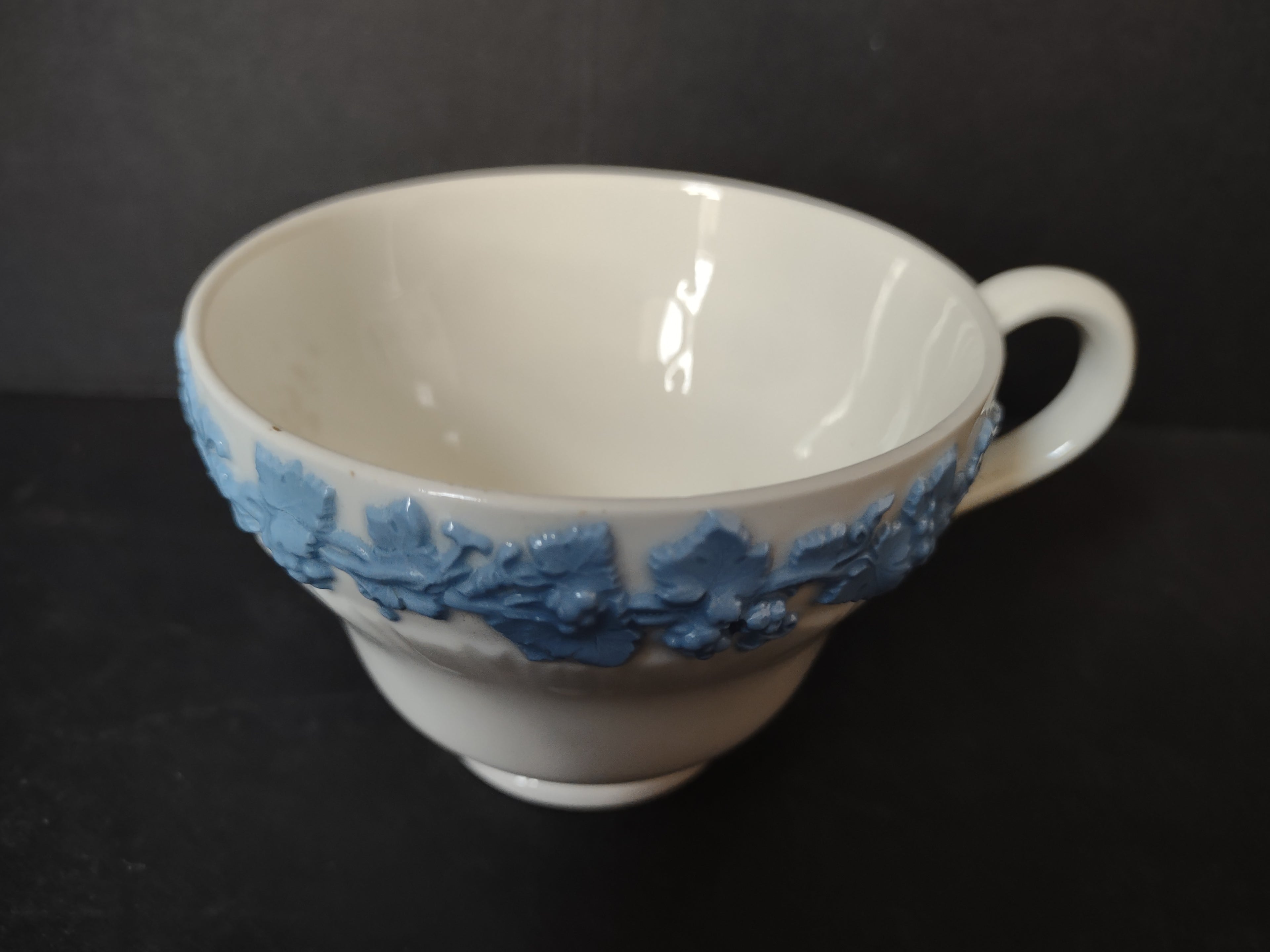 Vintage Wedgwood Embossed Queen's Ware Blue Grape Vine Teacup Fluted [6079]